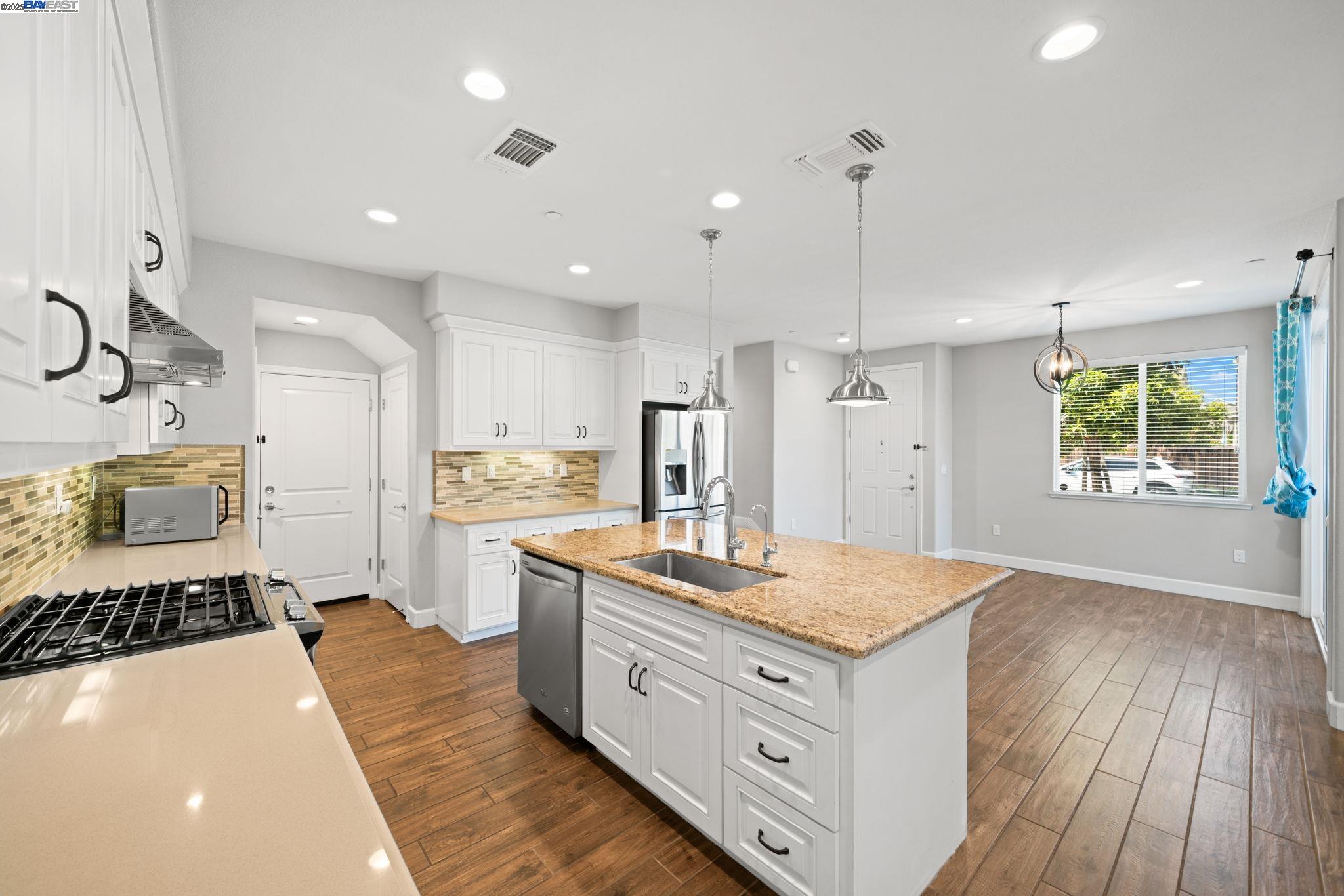 Detail Gallery Image 17 of 48 For 8563 Schooner Way, Newark,  CA 94560 - 4 Beds | 2/1 Baths