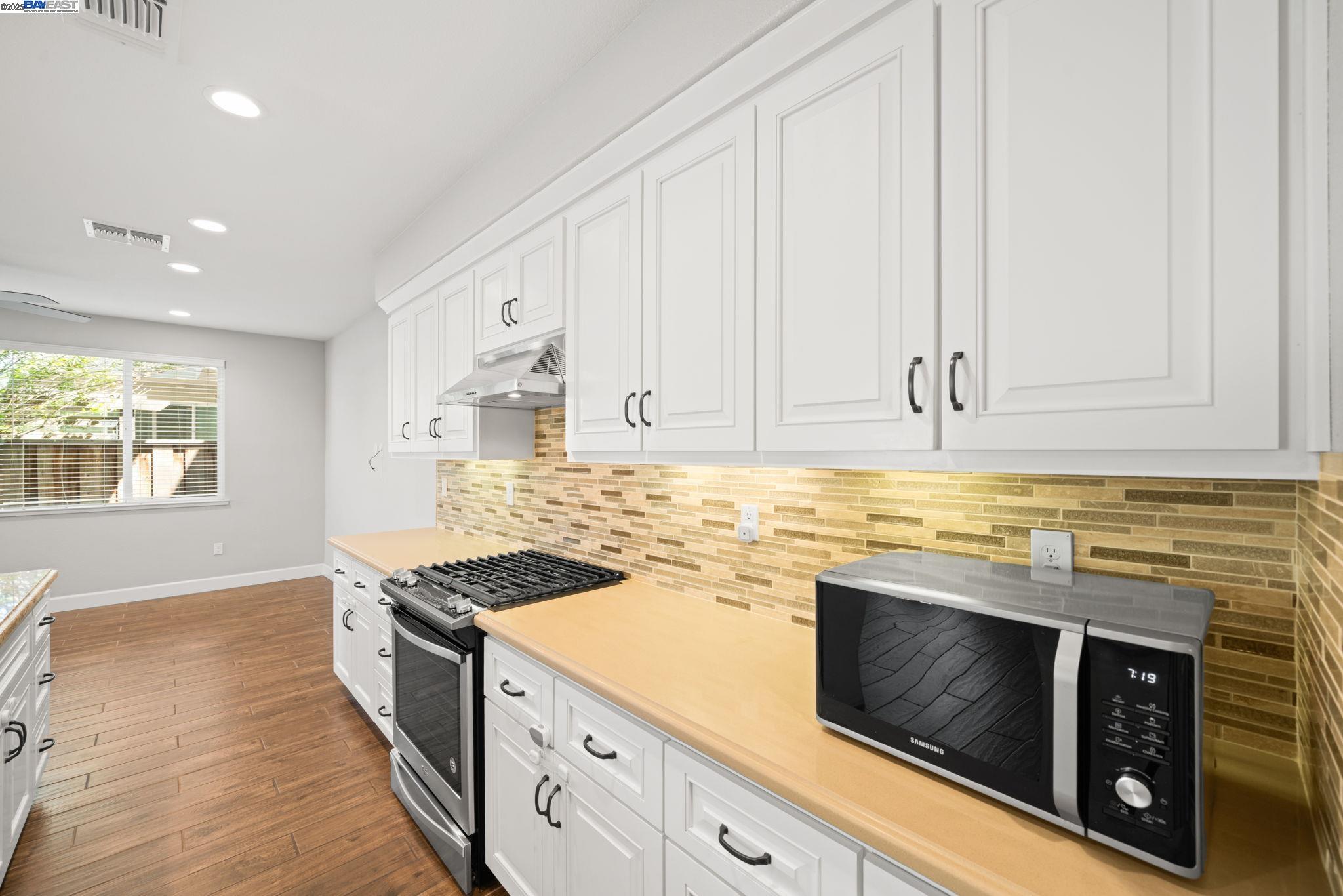 Detail Gallery Image 18 of 48 For 8563 Schooner Way, Newark,  CA 94560 - 4 Beds | 2/1 Baths