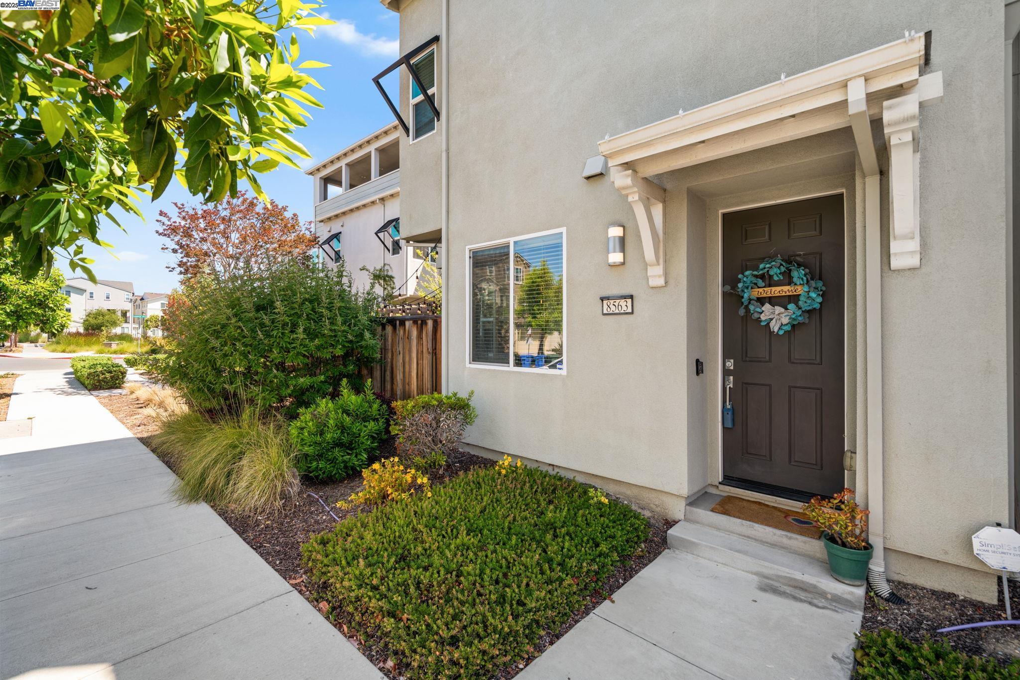 Detail Gallery Image 5 of 48 For 8563 Schooner Way, Newark,  CA 94560 - 4 Beds | 2/1 Baths