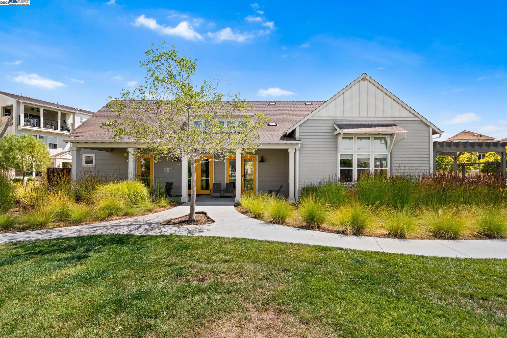 Detail Gallery Image 8 of 48 For 8563 Schooner Way, Newark,  CA 94560 - 4 Beds | 2/1 Baths