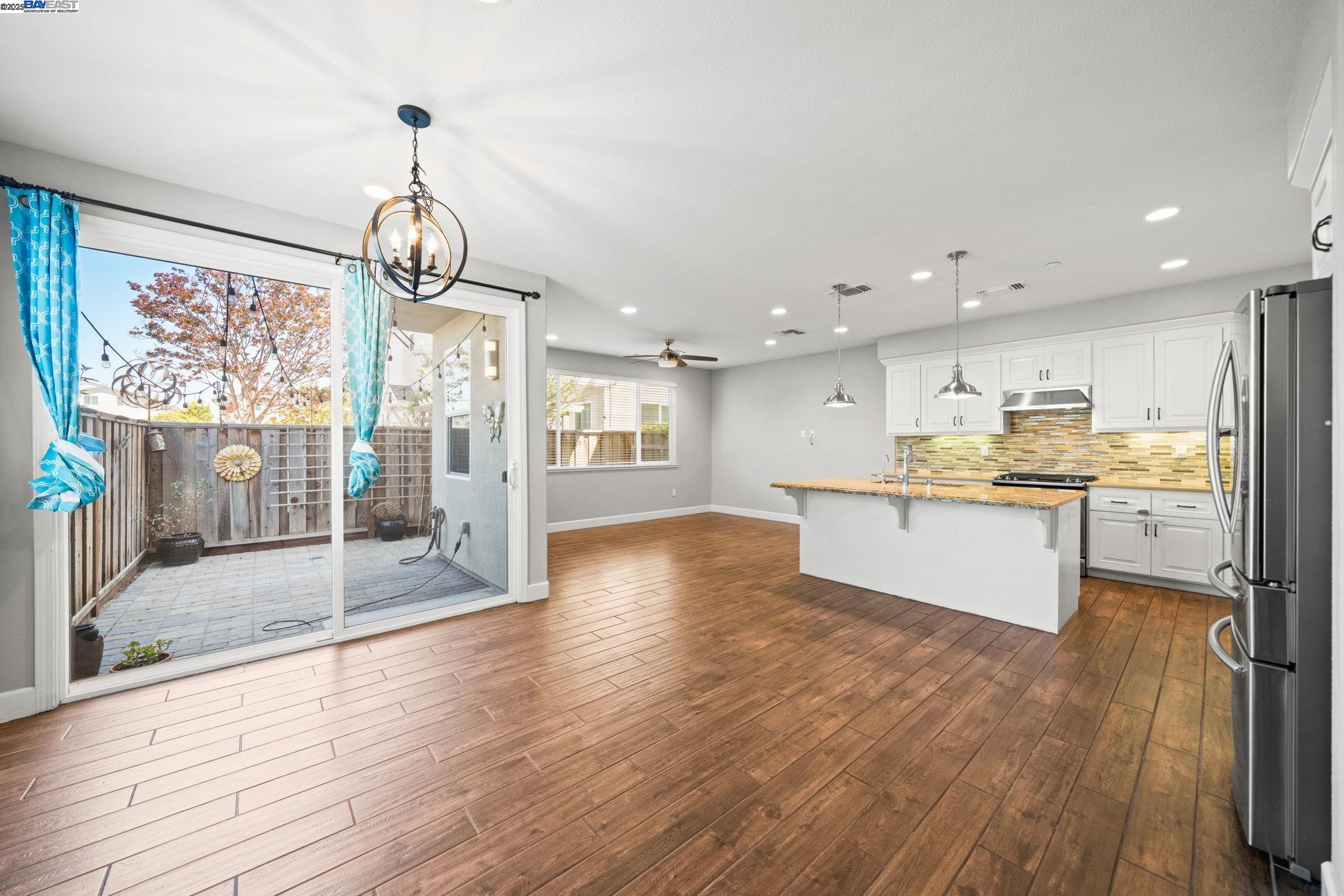 Detail Gallery Image 10 of 48 For 8563 Schooner Way, Newark,  CA 94560 - 4 Beds | 2/1 Baths