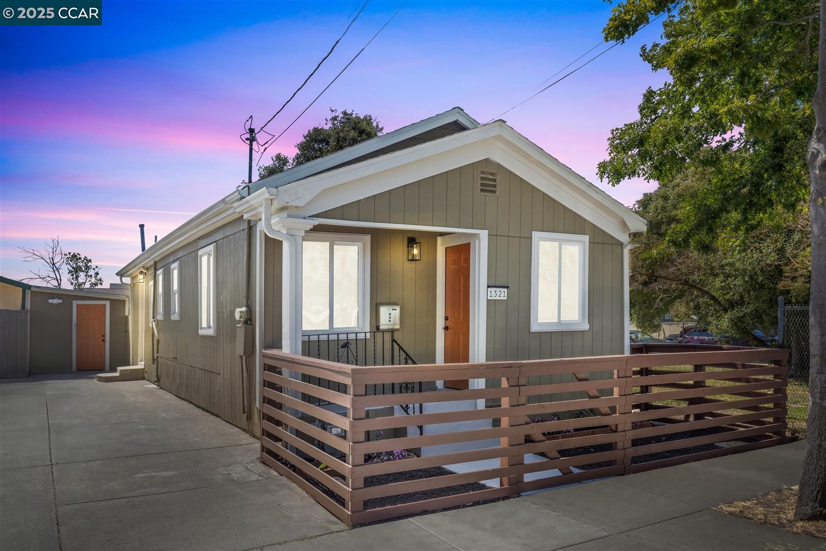 Detail Gallery Image 1 of 1 For 1321 Kelsey Street, Richmond,  CA 94801 - 2 Beds | 1 Baths
