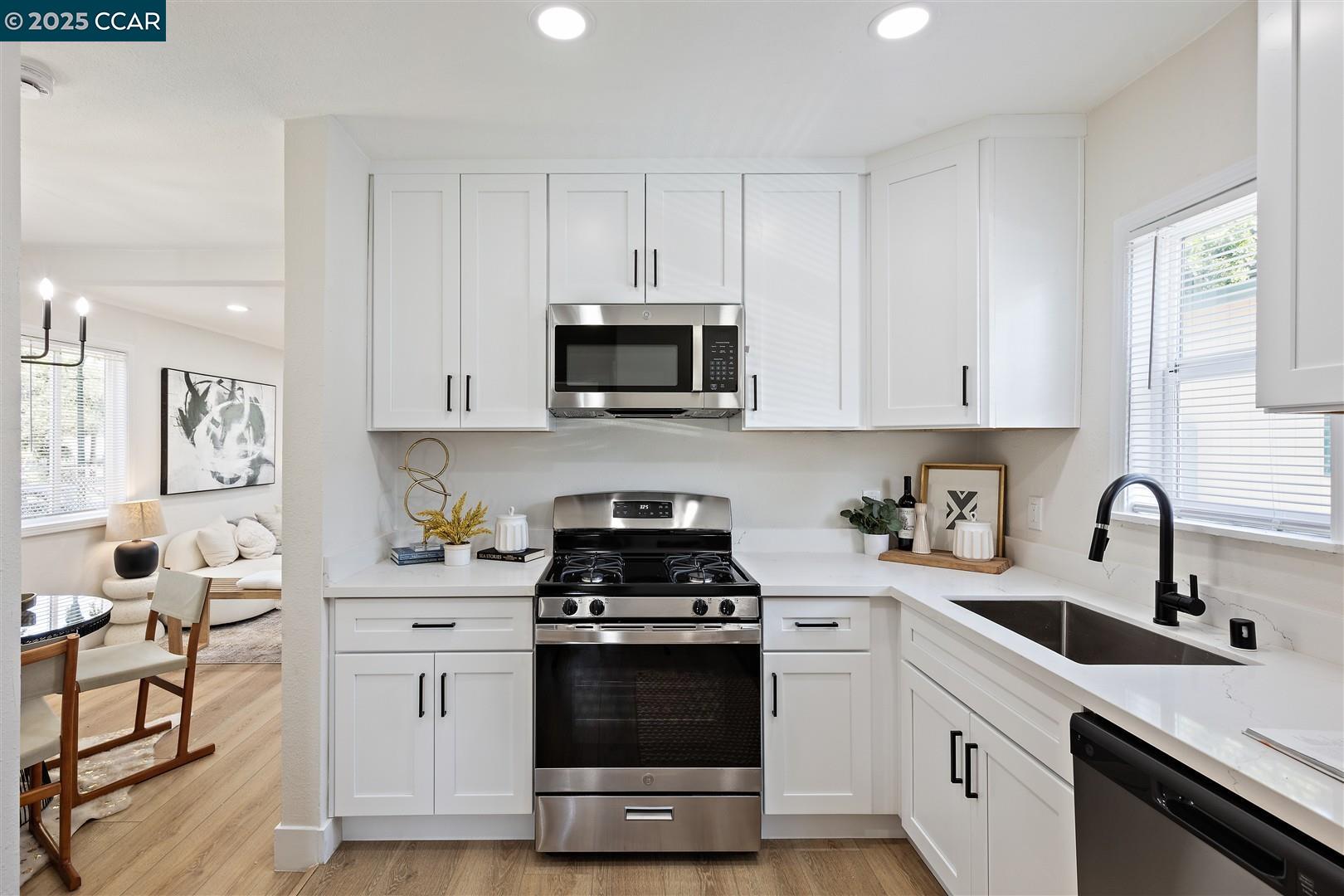 Detail Gallery Image 11 of 32 For 1321 Kelsey Street, Richmond,  CA 94801 - 2 Beds | 1 Baths