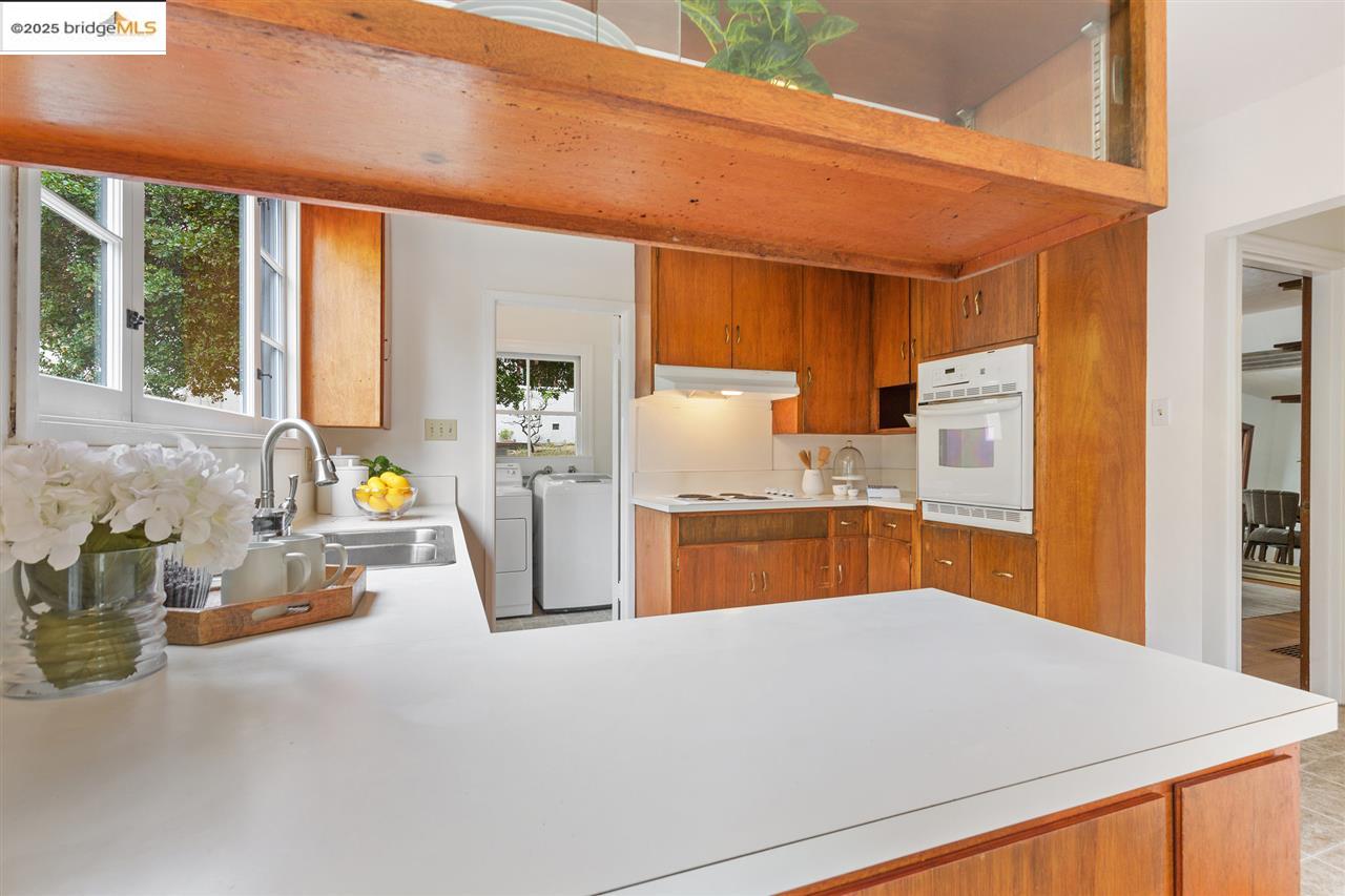 2623 Virginia, Berkeley, California 94709, 4 Bedrooms Bedrooms, 7 Rooms Rooms,2 BathroomsBathrooms,Residential Lease,For Rent,2623 Virginia,41101527