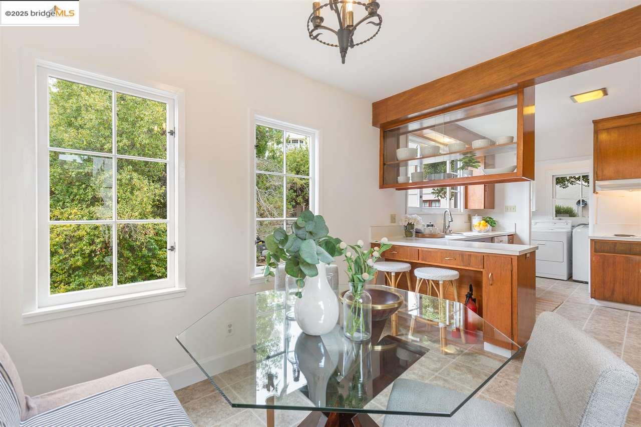 2623 Virginia, Berkeley, California 94709, 4 Bedrooms Bedrooms, 7 Rooms Rooms,2 BathroomsBathrooms,Residential Lease,For Rent,2623 Virginia,41101527