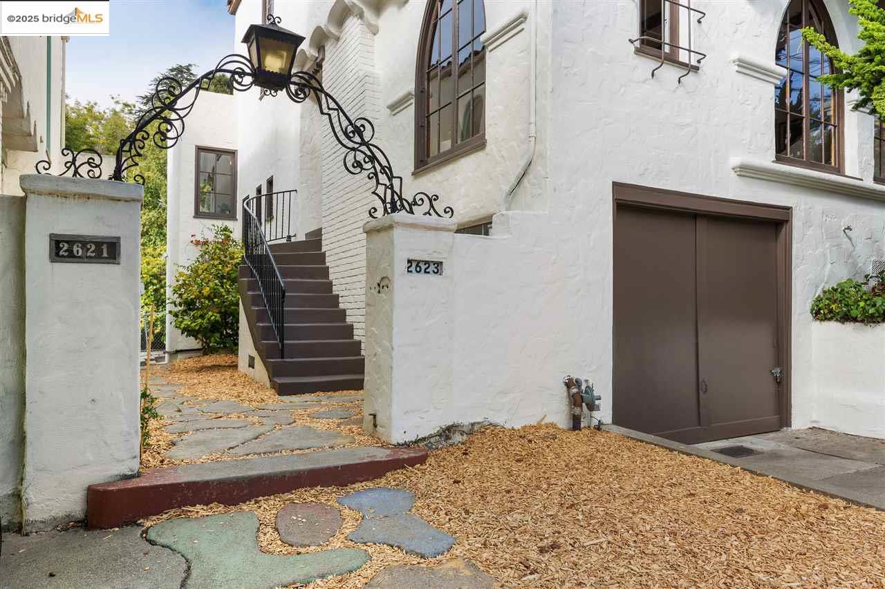 2623 Virginia, Berkeley, California 94709, 4 Bedrooms Bedrooms, 7 Rooms Rooms,2 BathroomsBathrooms,Residential Lease,For Rent,2623 Virginia,41101527