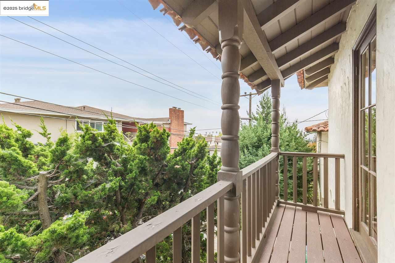 2623 Virginia, Berkeley, California 94709, 4 Bedrooms Bedrooms, 7 Rooms Rooms,2 BathroomsBathrooms,Residential Lease,For Rent,2623 Virginia,41101527