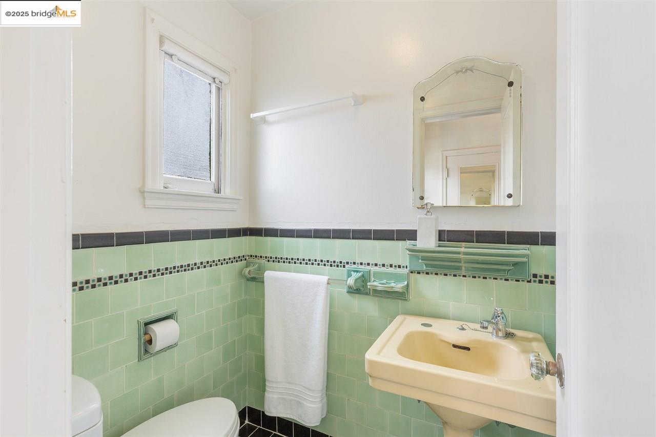 2623 Virginia, Berkeley, California 94709, 4 Bedrooms Bedrooms, 7 Rooms Rooms,2 BathroomsBathrooms,Residential Lease,For Rent,2623 Virginia,41101527