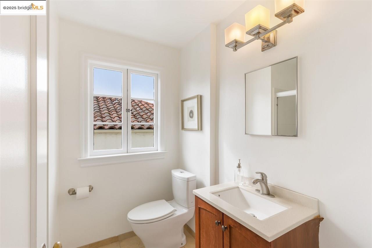 2623 Virginia, Berkeley, California 94709, 4 Bedrooms Bedrooms, 7 Rooms Rooms,2 BathroomsBathrooms,Residential Lease,For Rent,2623 Virginia,41101527