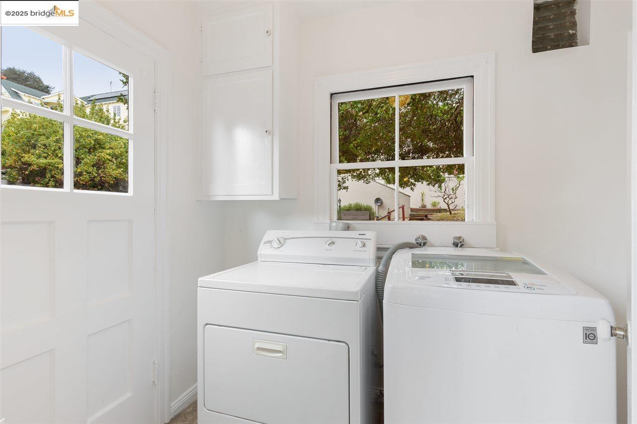2623 Virginia, Berkeley, California 94709, 4 Bedrooms Bedrooms, 7 Rooms Rooms,2 BathroomsBathrooms,Residential Lease,For Rent,2623 Virginia,41101527