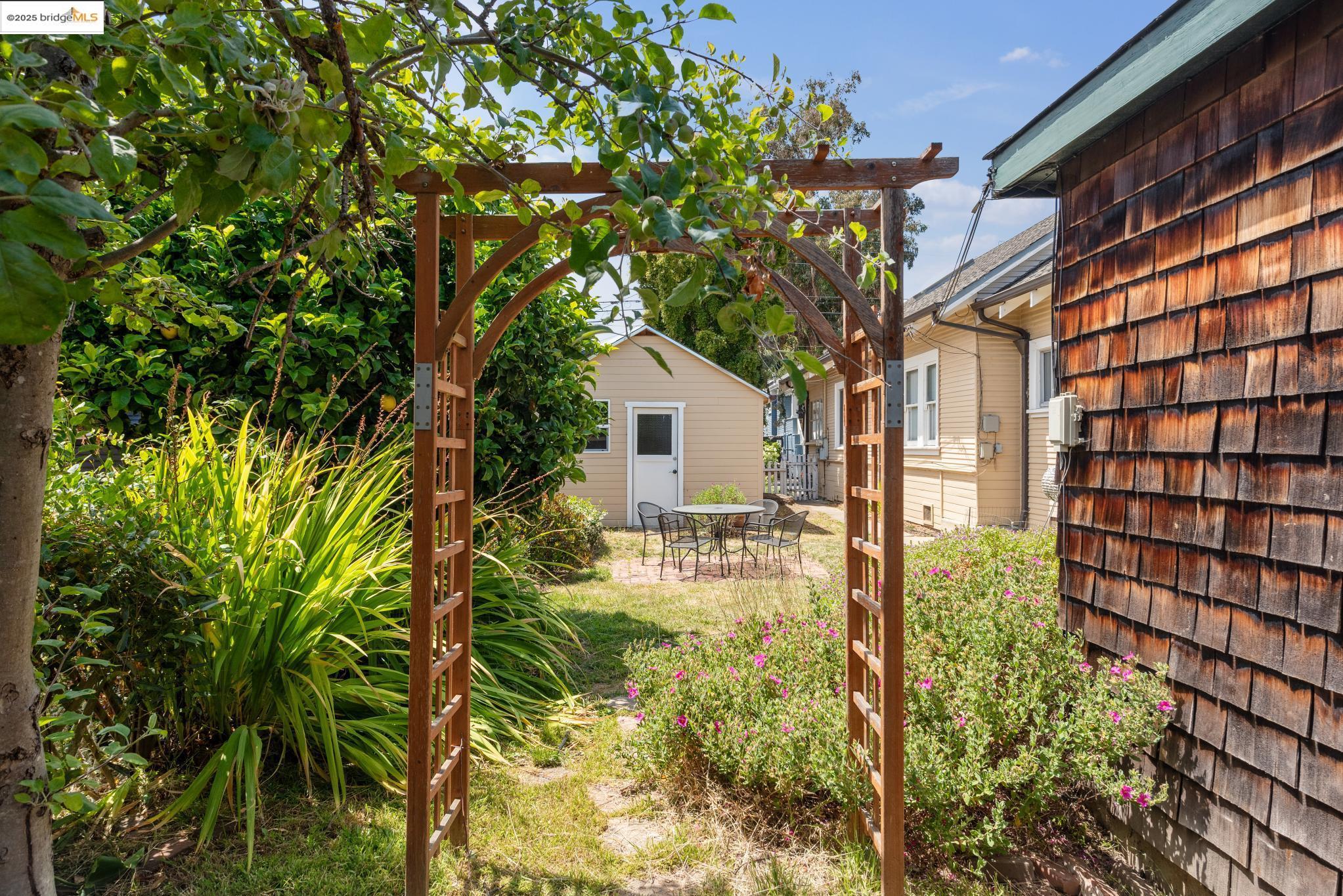5378 Locksley Ave, Oakland, California 94618, ,Residential Income,For Sale,5378 Locksley Ave,41101528