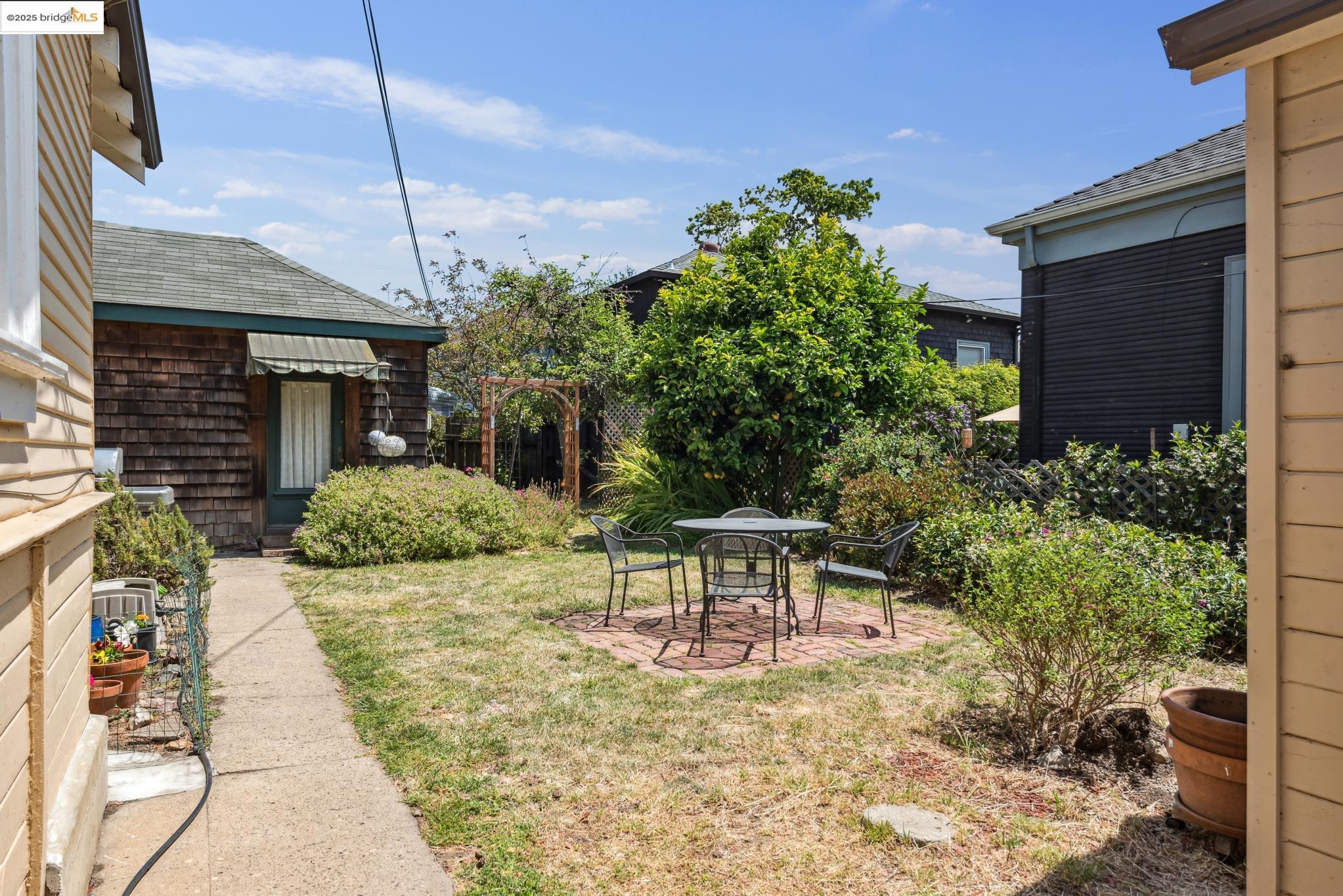 5378 Locksley Ave, Oakland, California 94618, ,Residential Income,For Sale,5378 Locksley Ave,41101528