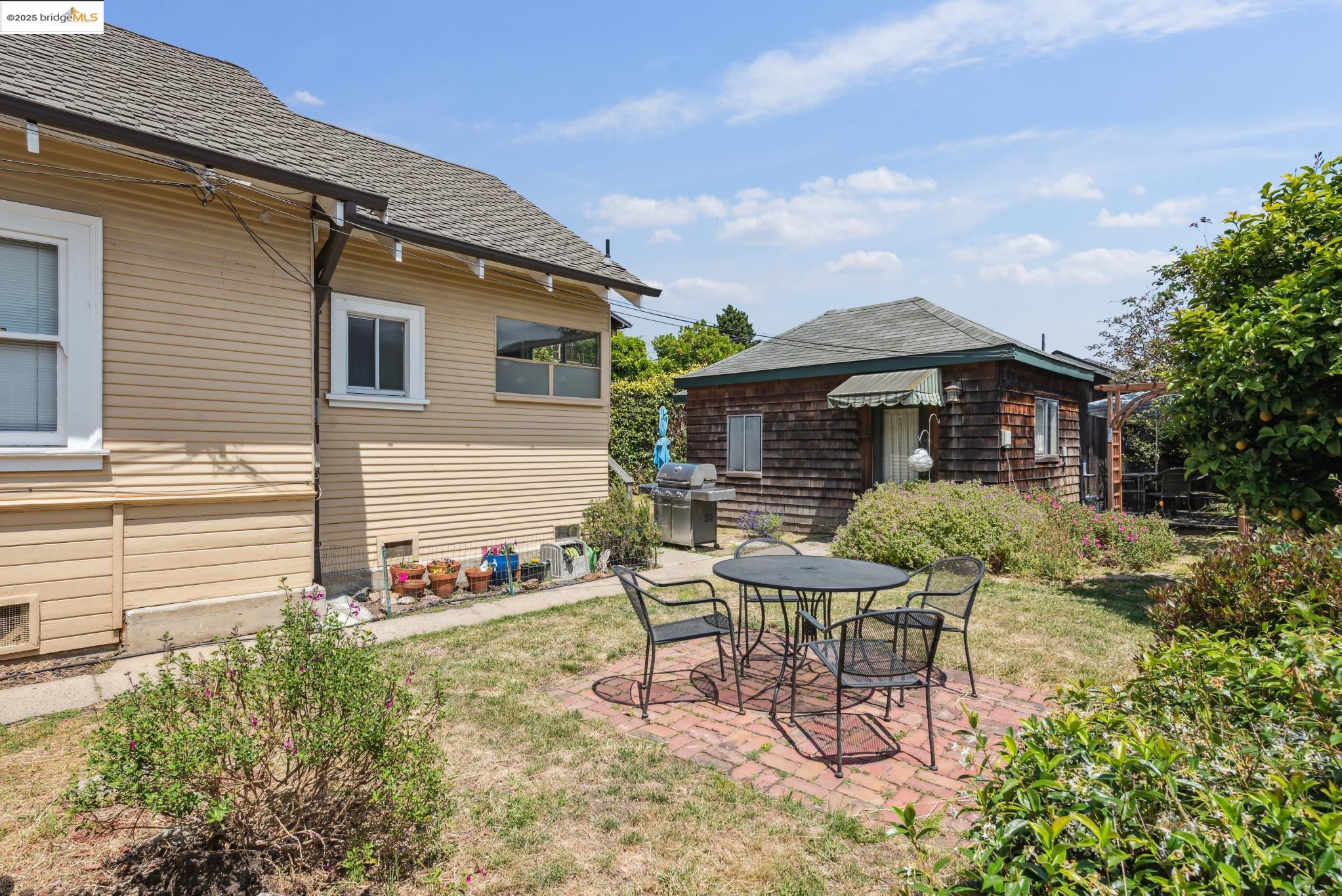 5378 Locksley Ave, Oakland, California 94618, ,Residential Income,For Sale,5378 Locksley Ave,41101528