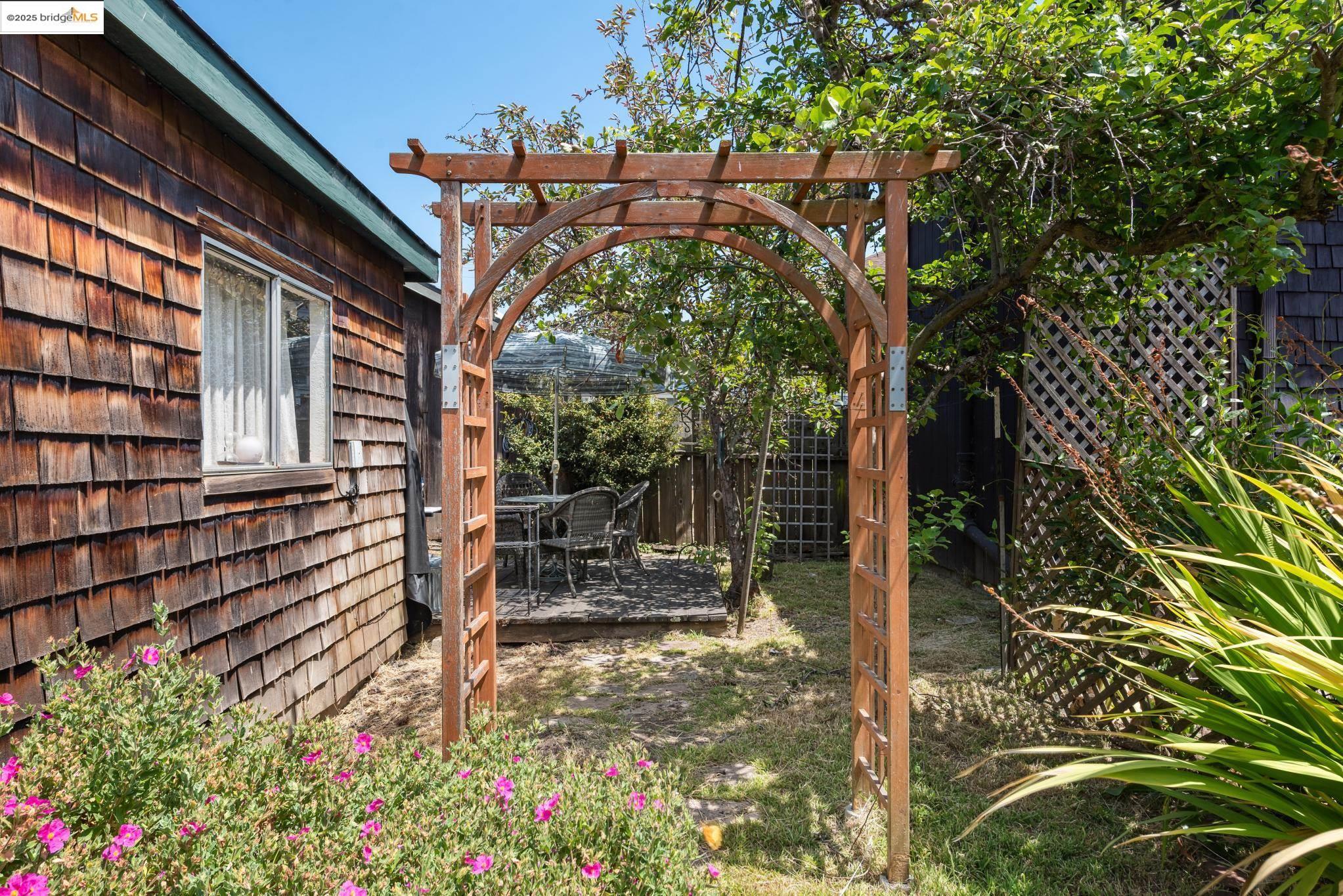 5378 Locksley Ave, Oakland, California 94618, ,Residential Income,For Sale,5378 Locksley Ave,41101528