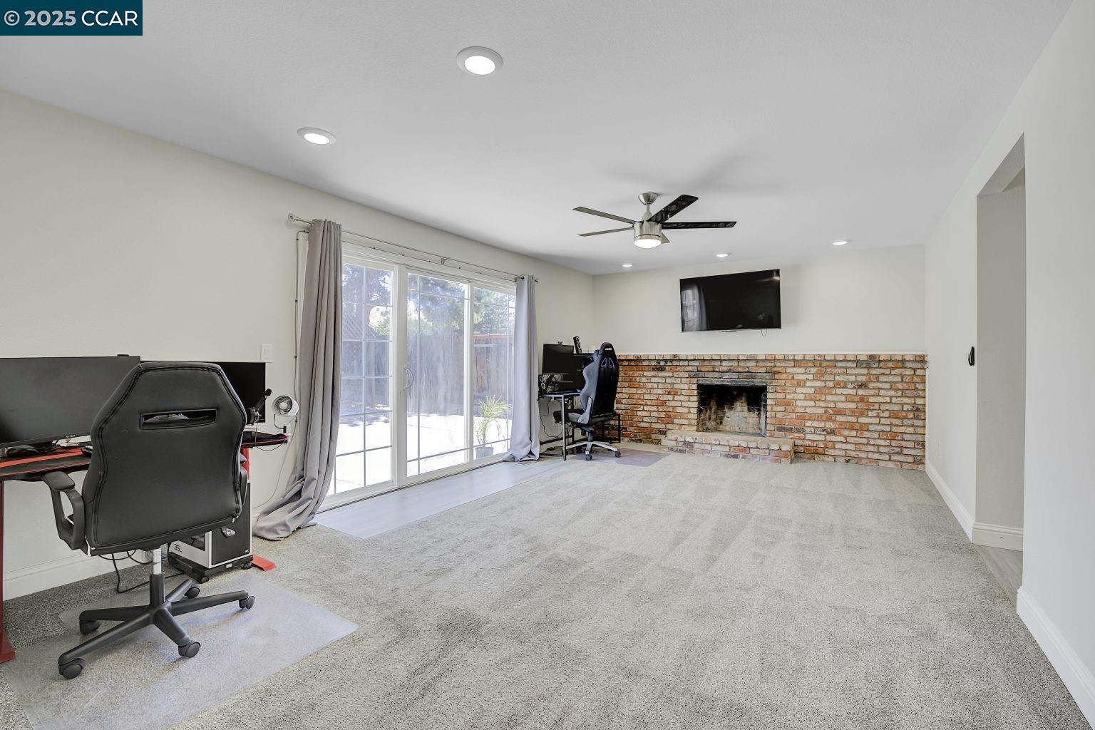 Detail Gallery Image 15 of 36 For 2005 Cerro Ct, Antioch,  CA 94509 - 4 Beds | 2/1 Baths