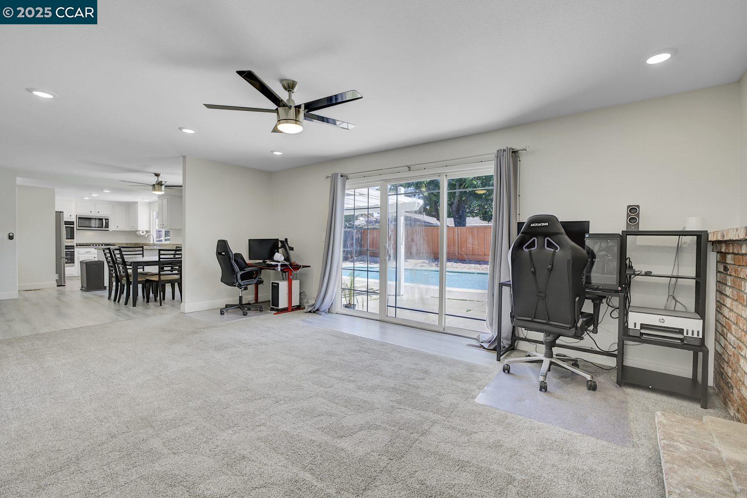 Detail Gallery Image 17 of 36 For 2005 Cerro Ct, Antioch,  CA 94509 - 4 Beds | 2/1 Baths