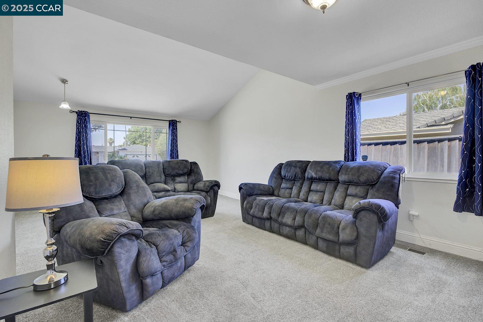 Detail Gallery Image 6 of 36 For 2005 Cerro Ct, Antioch,  CA 94509 - 4 Beds | 2/1 Baths