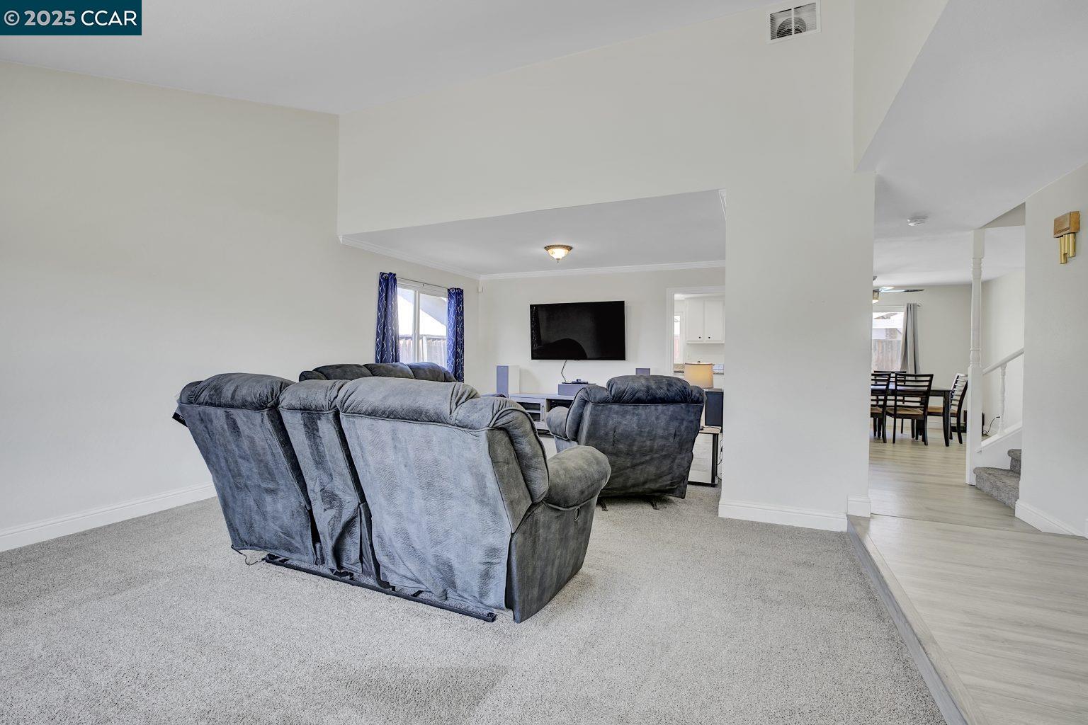Detail Gallery Image 7 of 36 For 2005 Cerro Ct, Antioch,  CA 94509 - 4 Beds | 2/1 Baths