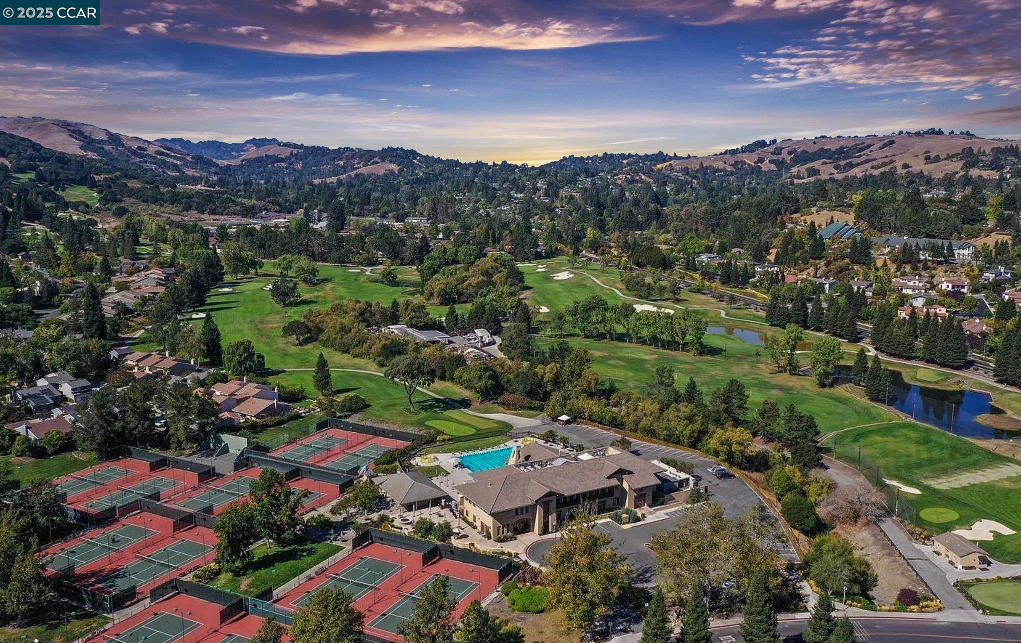 Detail Gallery Image 11 of 18 For 20 Tamarisk, Moraga,  CA 94556 - 4 Beds | 2/1 Baths