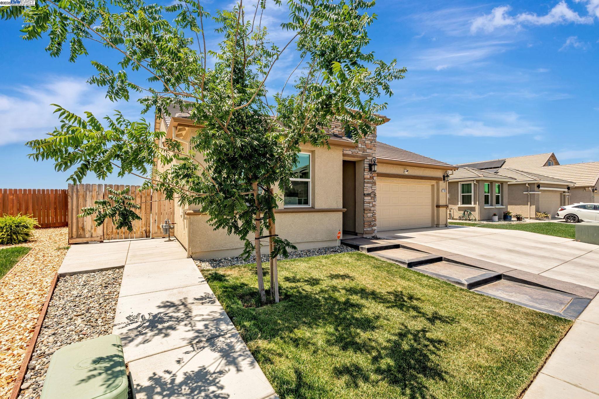 Detail Gallery Image 4 of 44 For 1893 Summit Dr, Los Banos,  CA 93635 - 6 Beds | 3 Baths
