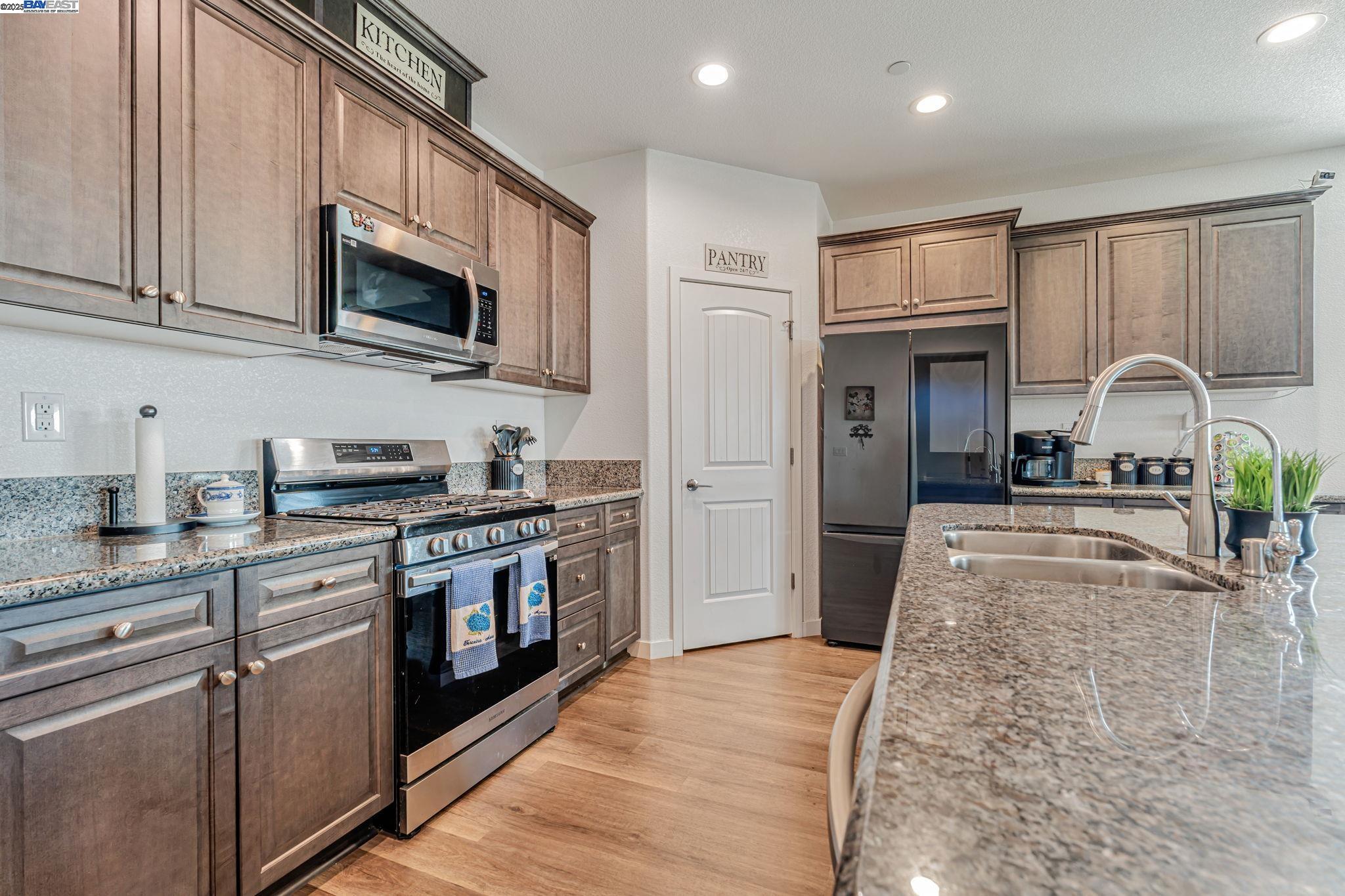 Detail Gallery Image 34 of 44 For 1893 Summit Dr, Los Banos,  CA 93635 - 6 Beds | 3 Baths