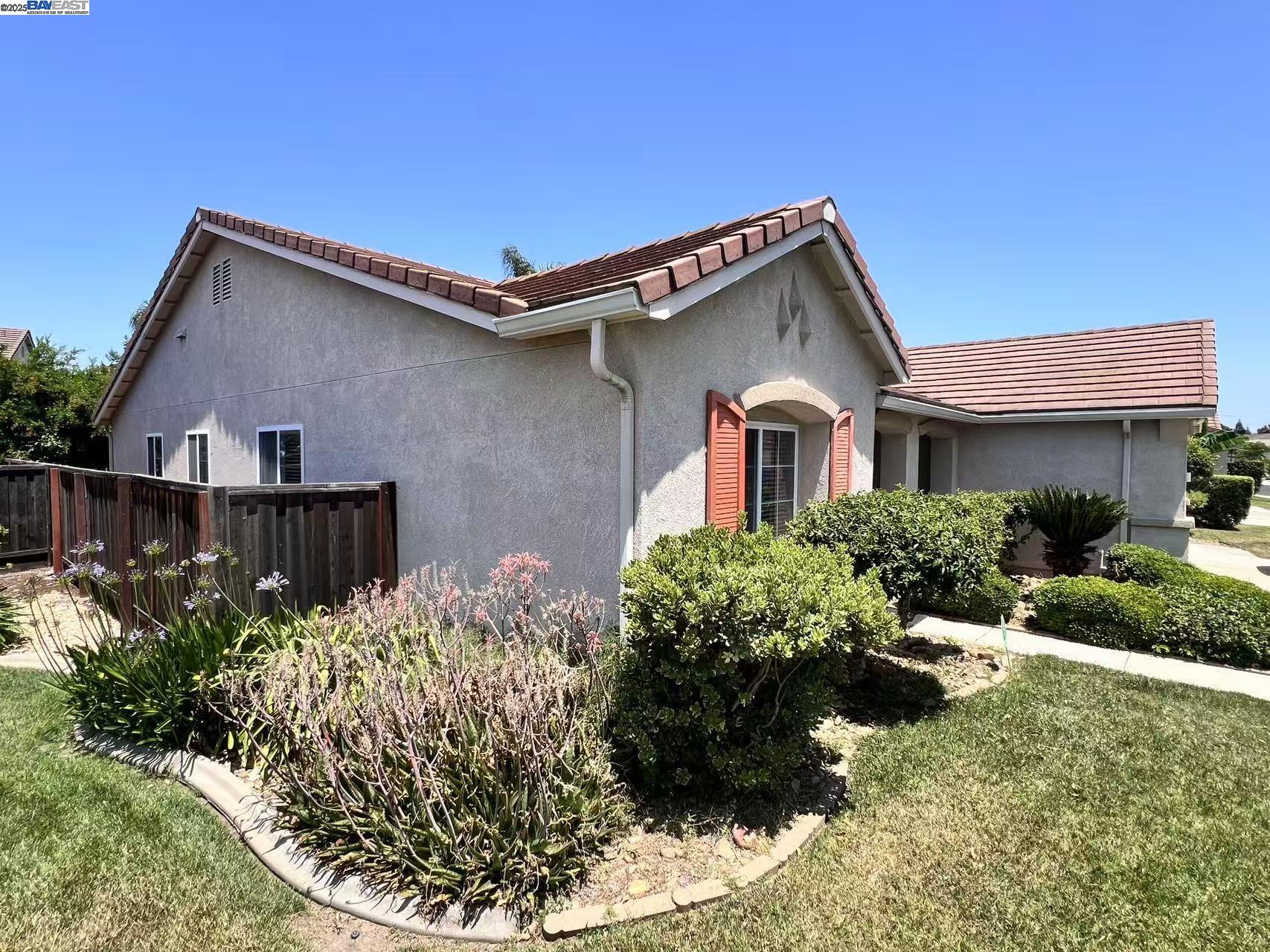 Detail Gallery Image 4 of 21 For 10009 Copco Ln, Stockton,  CA 95219 - 3 Beds | 2 Baths