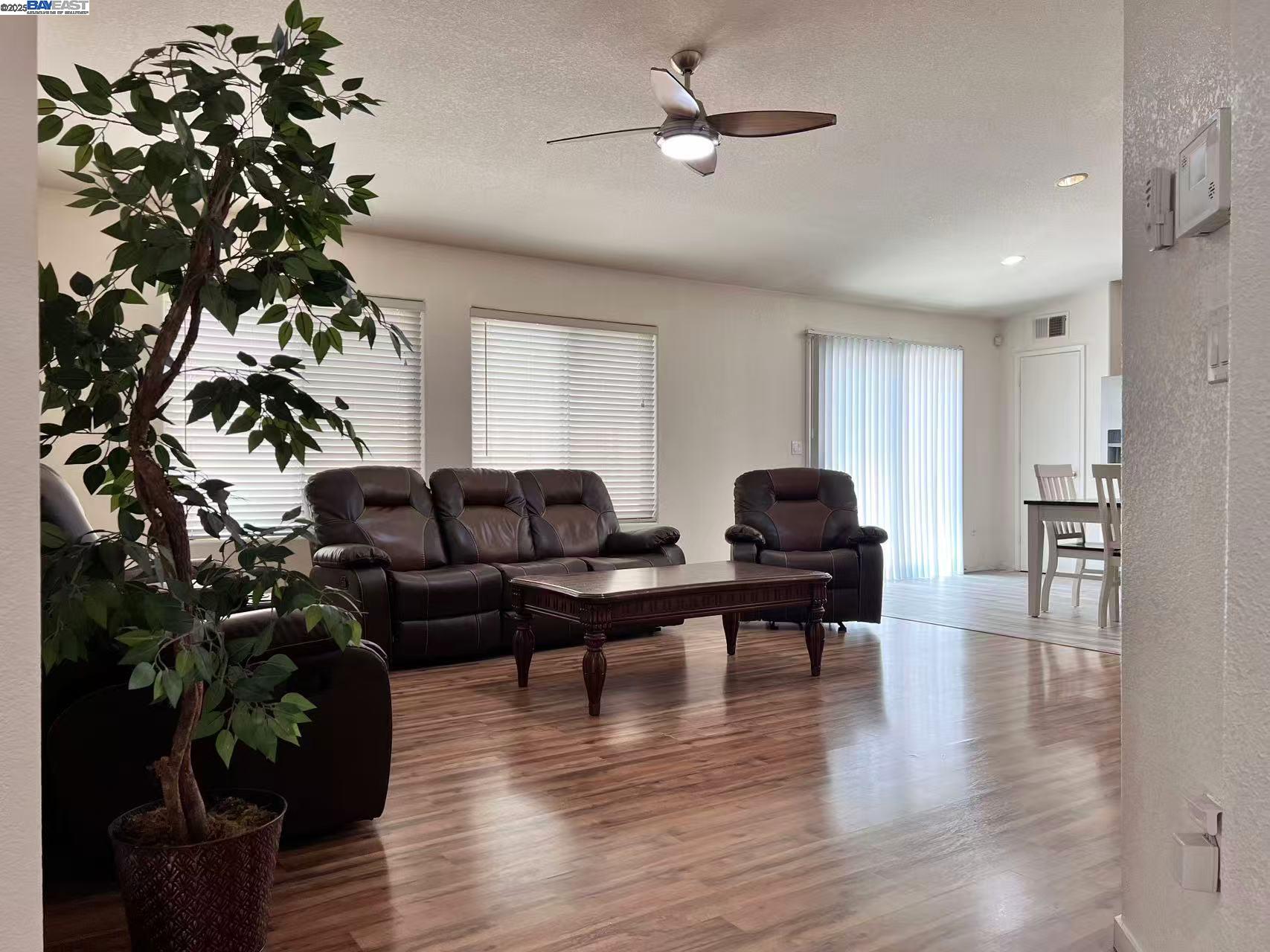Detail Gallery Image 6 of 21 For 10009 Copco Ln, Stockton,  CA 95219 - 3 Beds | 2 Baths