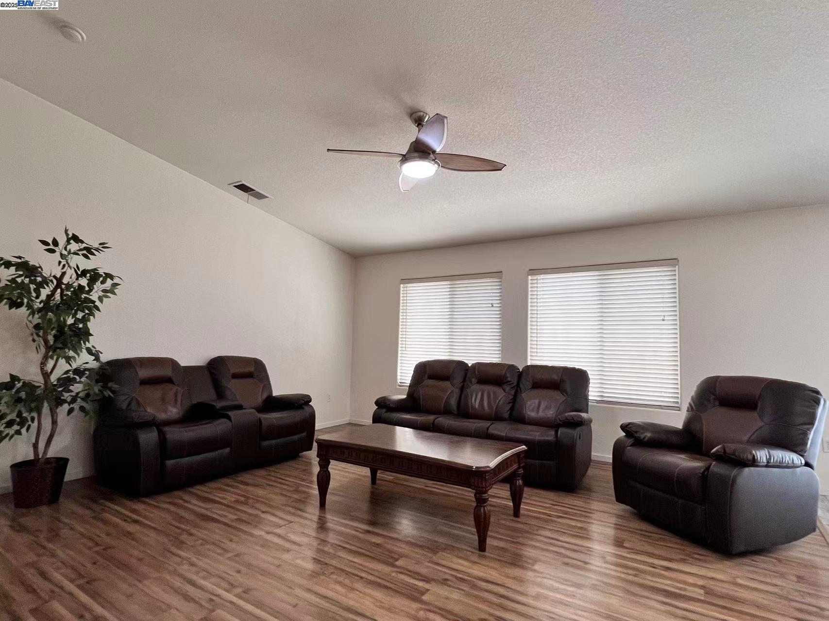 Detail Gallery Image 8 of 21 For 10009 Copco Ln, Stockton,  CA 95219 - 3 Beds | 2 Baths