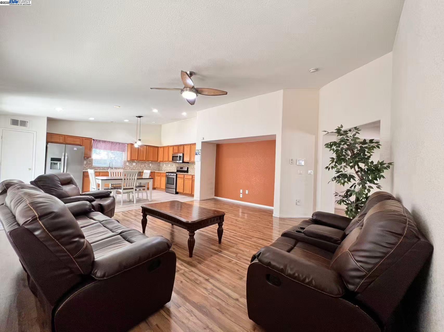 Detail Gallery Image 9 of 21 For 10009 Copco Ln, Stockton,  CA 95219 - 3 Beds | 2 Baths