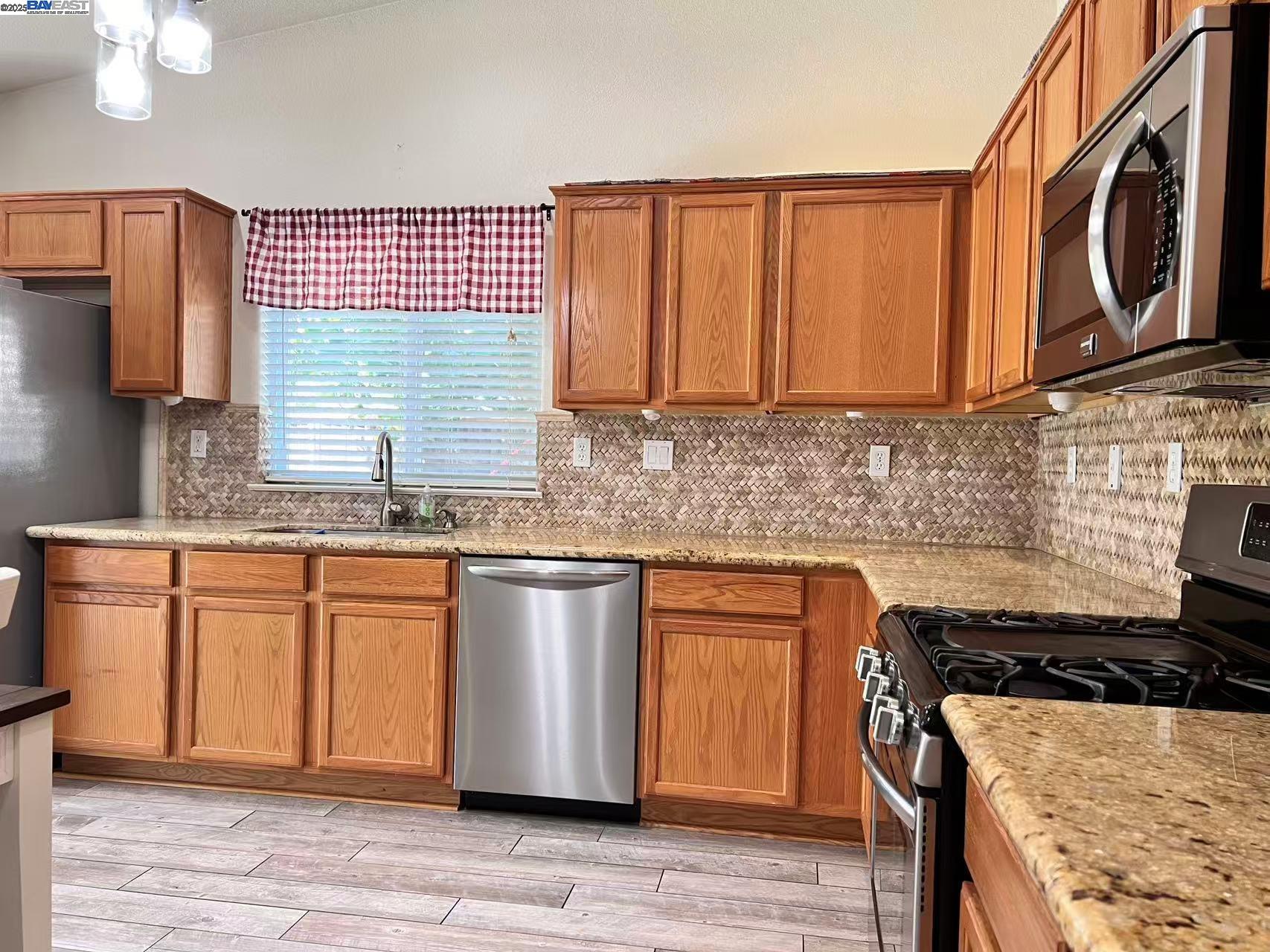 Detail Gallery Image 10 of 21 For 10009 Copco Ln, Stockton,  CA 95219 - 3 Beds | 2 Baths