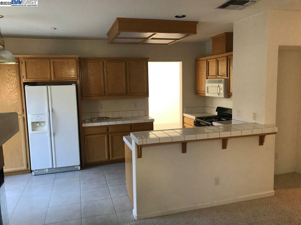 2173 LEAFCREST CMN, Livermore, California 94550, 4 Bedrooms Bedrooms, 8 Rooms Rooms,3 BathroomsBathrooms,Residential Lease,For Rent,2173 LEAFCREST CMN,41101557