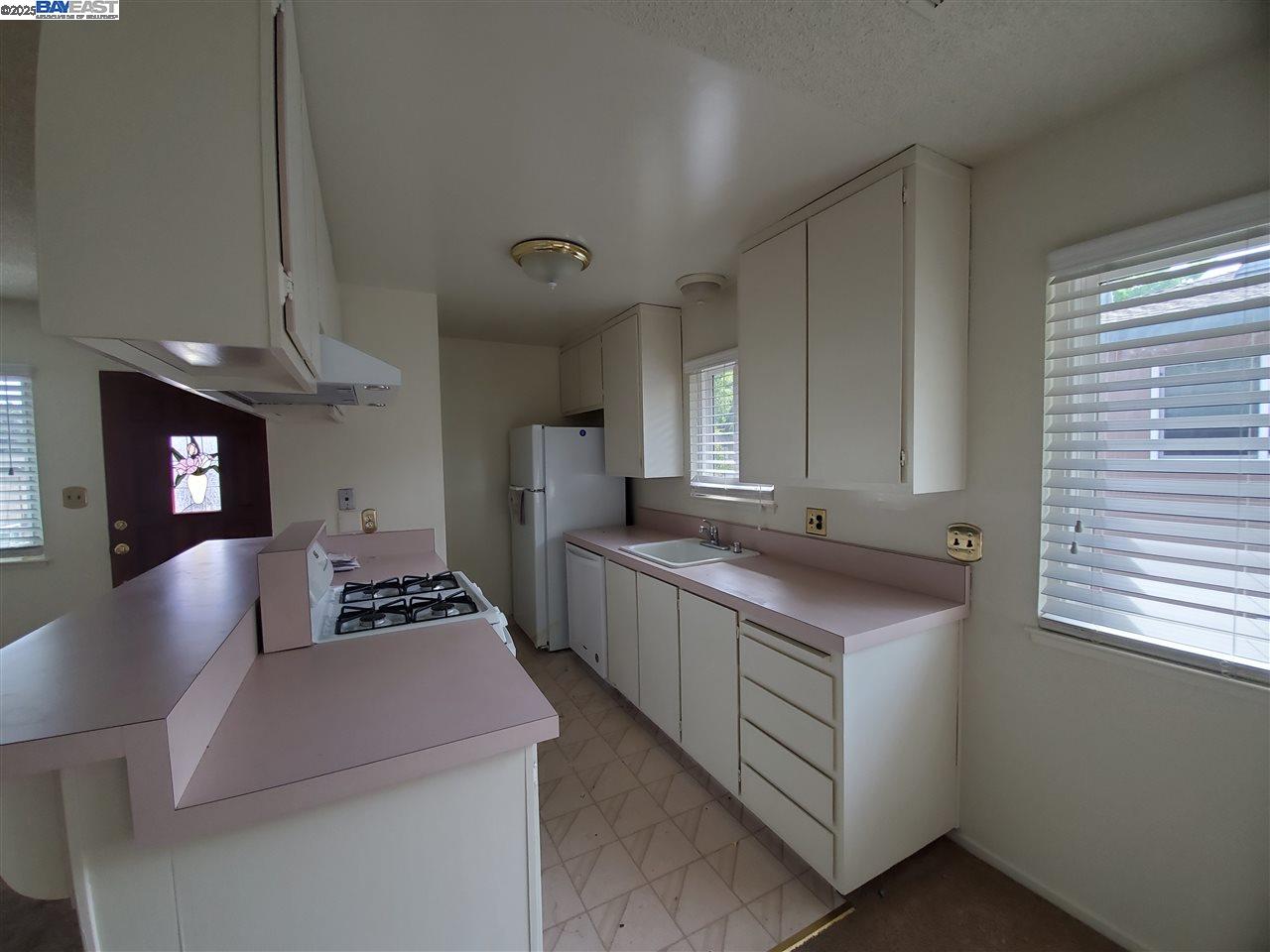 2255 Segundo Ct # 4, Pleasanton, California 94588, 2 Bedrooms Bedrooms, ,1 BathroomBathrooms,Residential Lease,For Rent,2255 Segundo Ct # 4,41101563