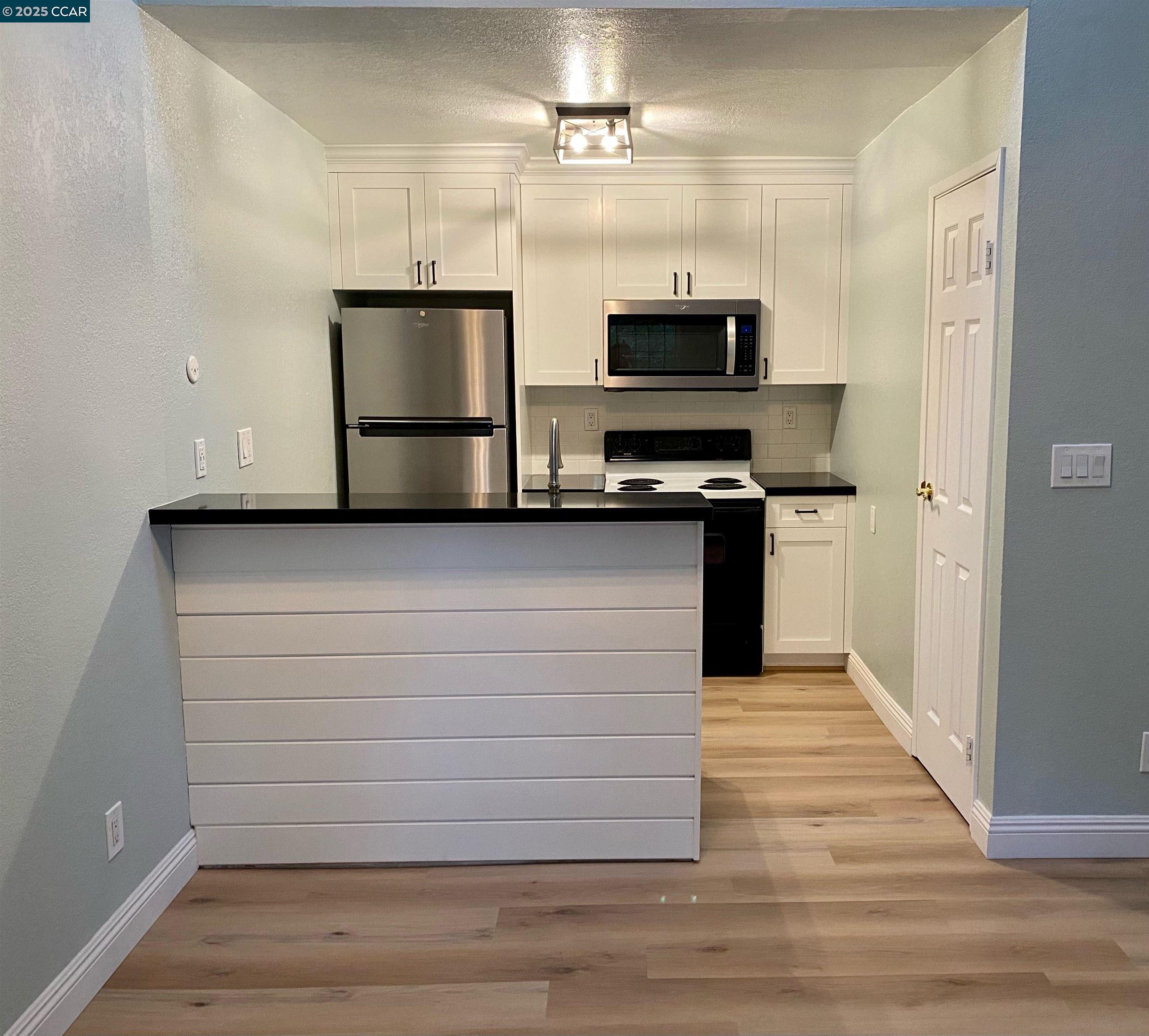 1544 Bailey rd # 6, Concord, California 94521, 2 Bedrooms Bedrooms, 5 Rooms Rooms,2 BathroomsBathrooms,Residential Lease,For Rent,1544 Bailey rd # 6,41101568