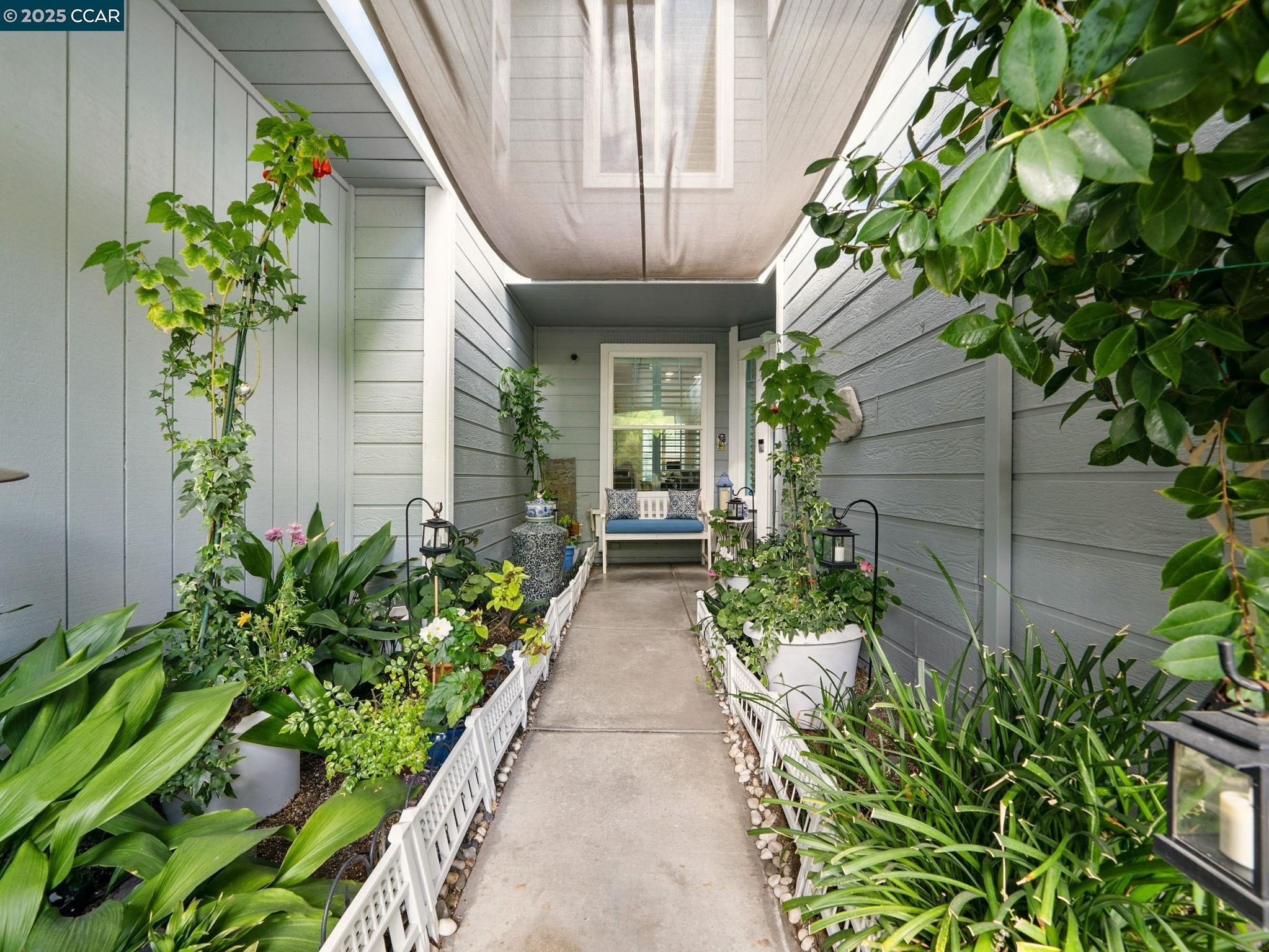 Detail Gallery Image 4 of 34 For 1923 Eagle Peak Ave, Clayton,  CA 94517 - 2 Beds | 2/1 Baths