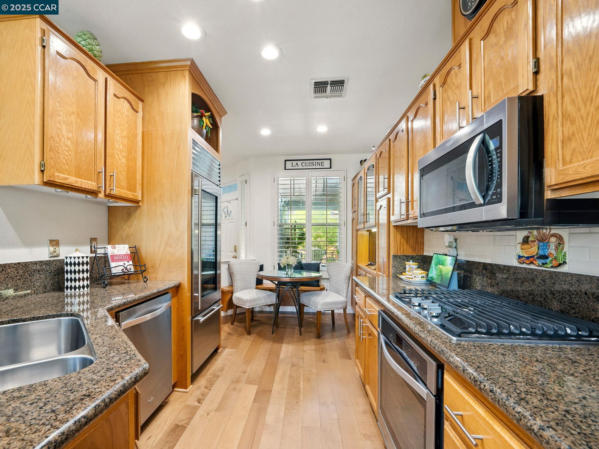 Detail Gallery Image 5 of 34 For 1923 Eagle Peak Ave, Clayton,  CA 94517 - 2 Beds | 2/1 Baths