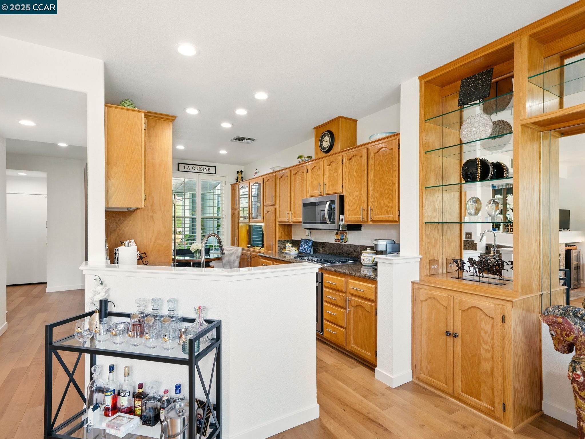 Detail Gallery Image 6 of 34 For 1923 Eagle Peak Ave, Clayton,  CA 94517 - 2 Beds | 2/1 Baths