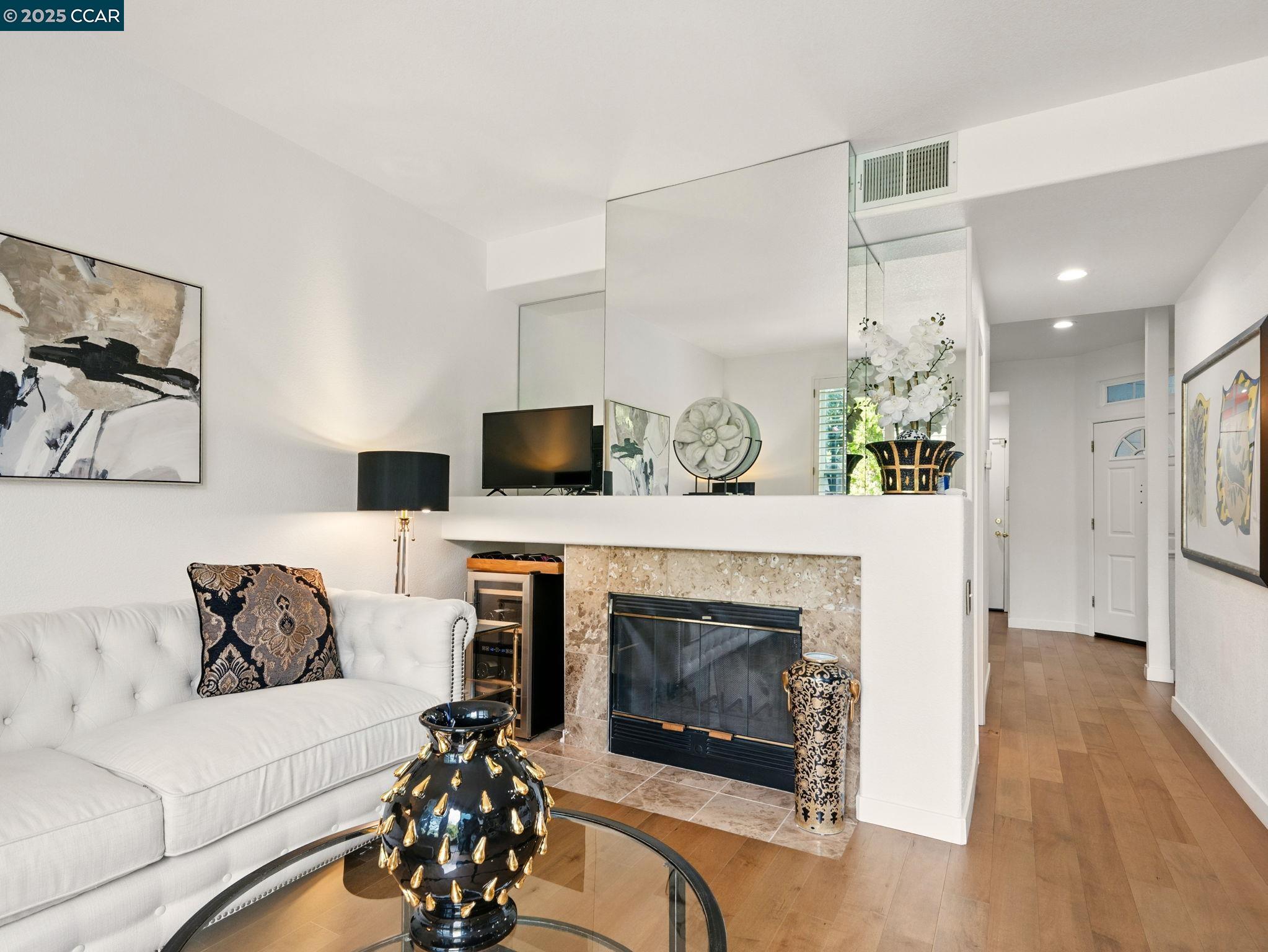 Detail Gallery Image 10 of 34 For 1923 Eagle Peak Ave, Clayton,  CA 94517 - 2 Beds | 2/1 Baths