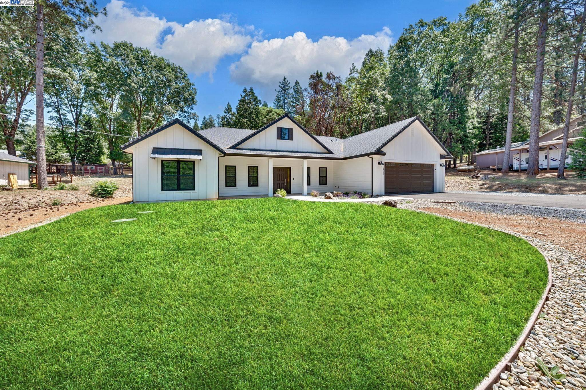 Detail Gallery Image 1 of 29 For 5579 Glen Dr, Foresthill,  CA 95631 - 3 Beds | 2 Baths