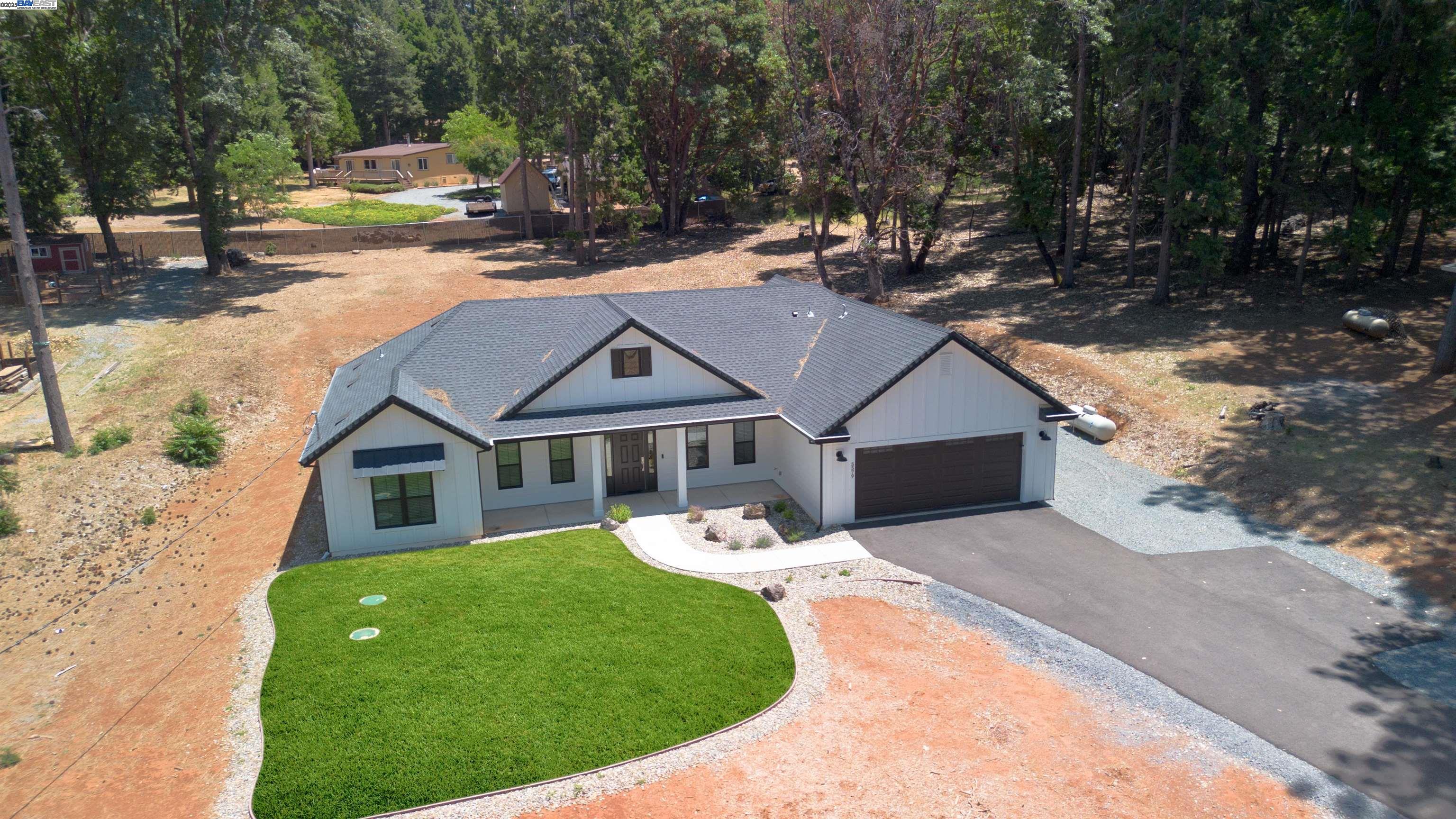 Detail Gallery Image 2 of 29 For 5579 Glen Dr, Foresthill,  CA 95631 - 3 Beds | 2 Baths