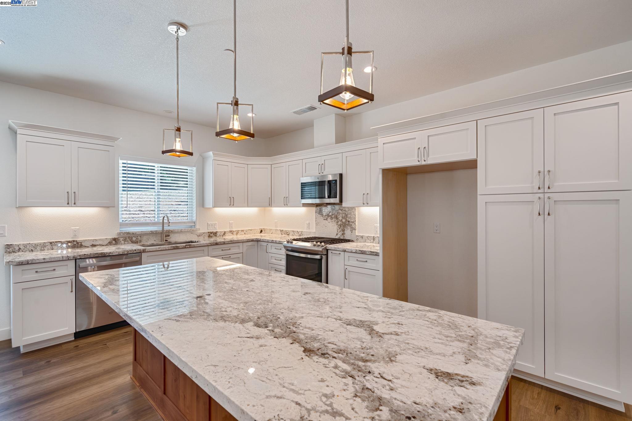 Detail Gallery Image 11 of 29 For 5579 Glen Dr, Foresthill,  CA 95631 - 3 Beds | 2 Baths