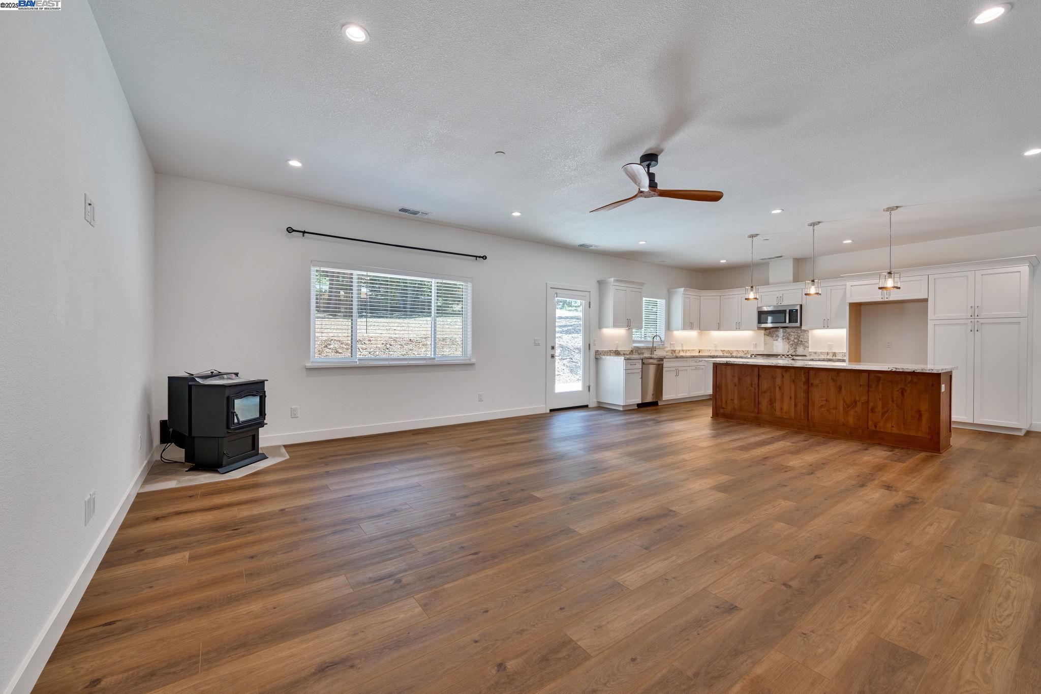 Detail Gallery Image 6 of 29 For 5579 Glen Dr, Foresthill,  CA 95631 - 3 Beds | 2 Baths
