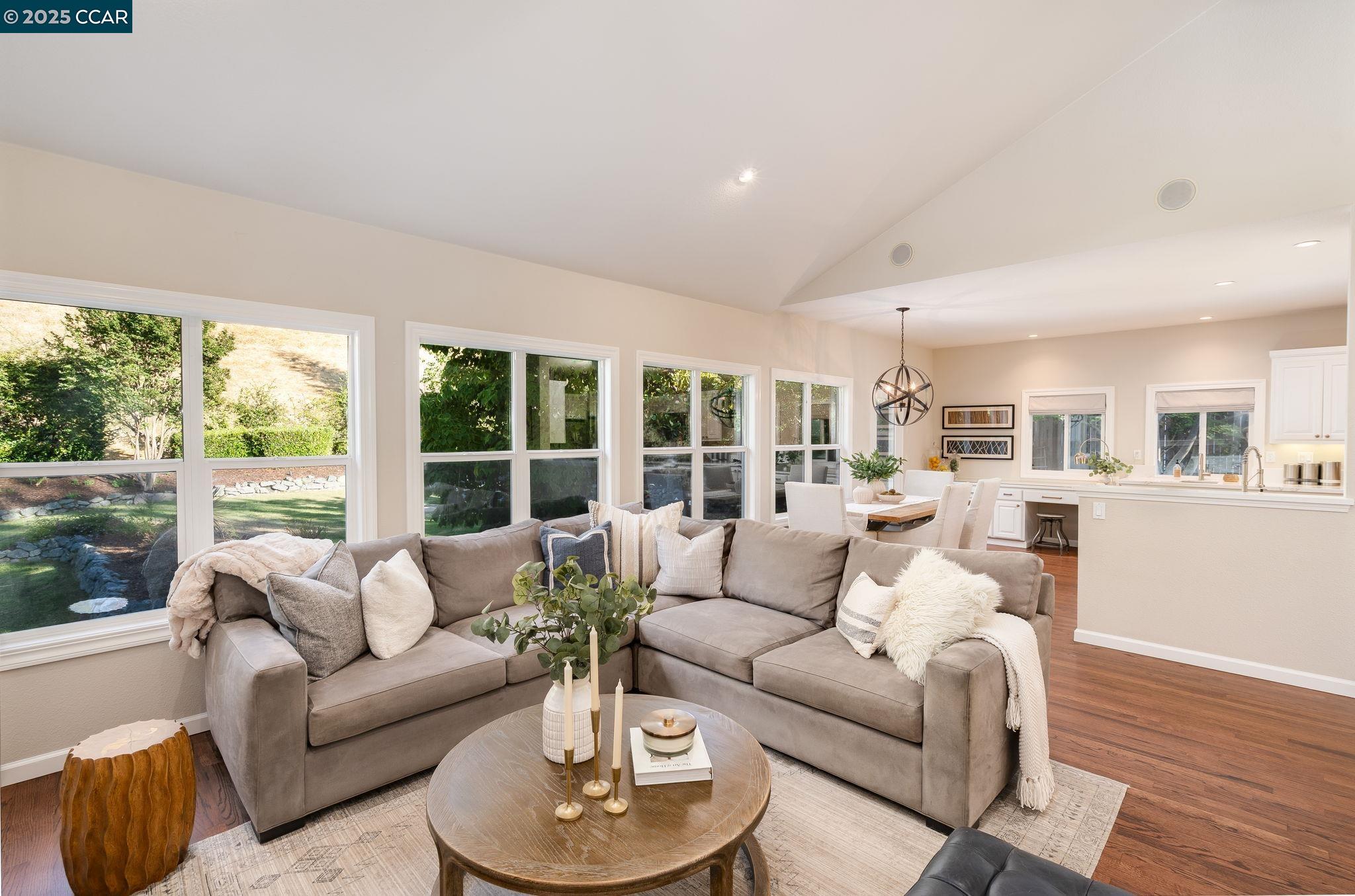 Detail Gallery Image 10 of 52 For 108 Shadewell Dr, Danville,  CA 94506 - 4 Beds | 3/1 Baths