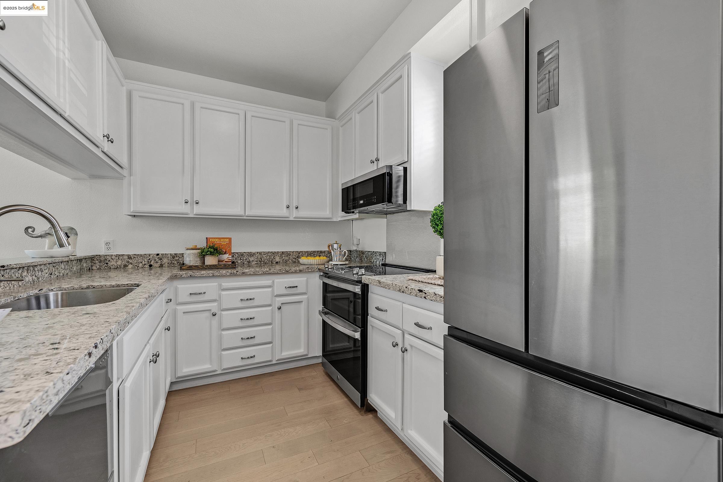 408 Commodore Dr