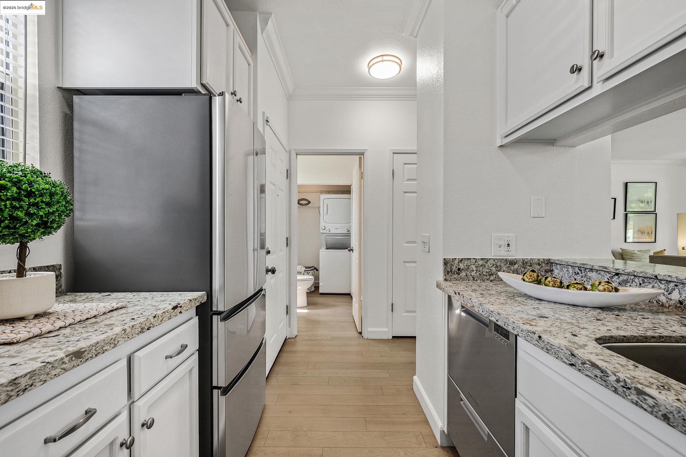 408 Commodore Dr