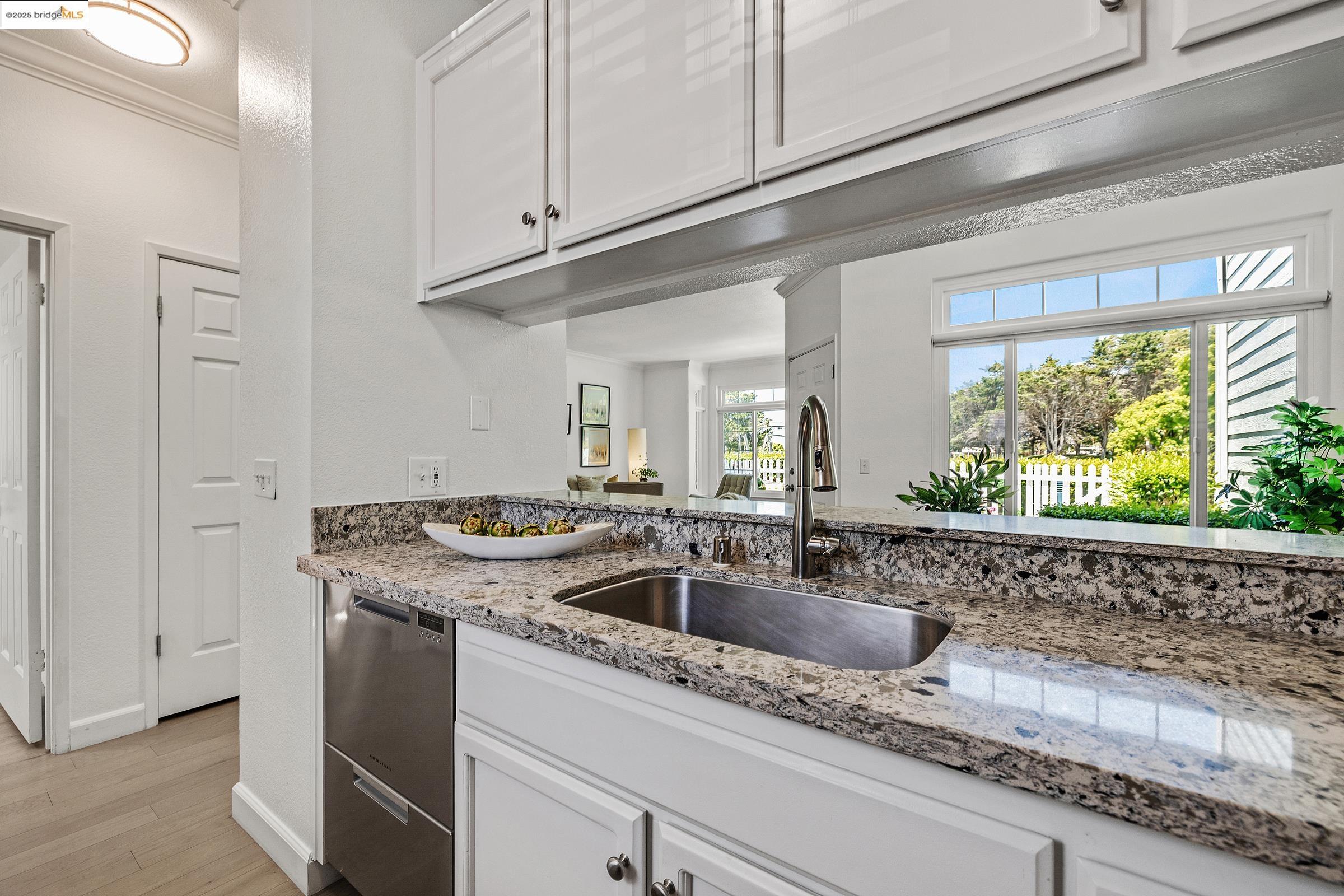 408 Commodore Dr