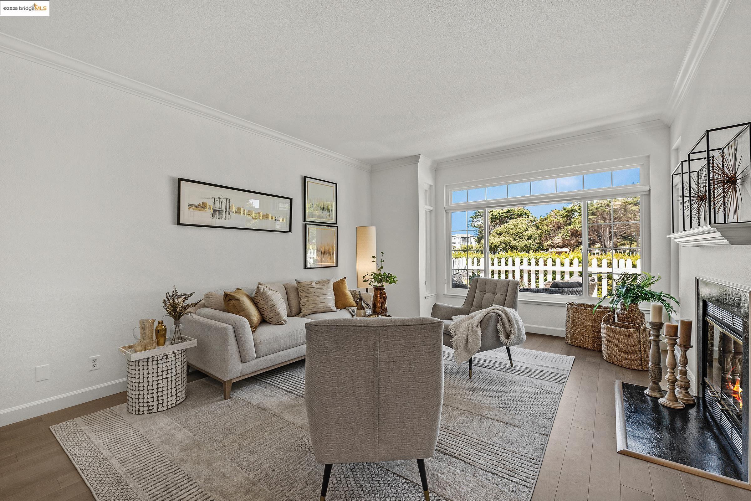 408 Commodore Dr