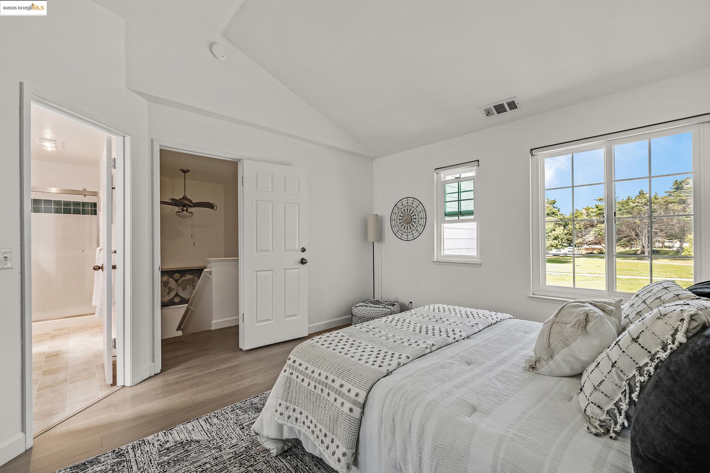 408 Commodore Dr