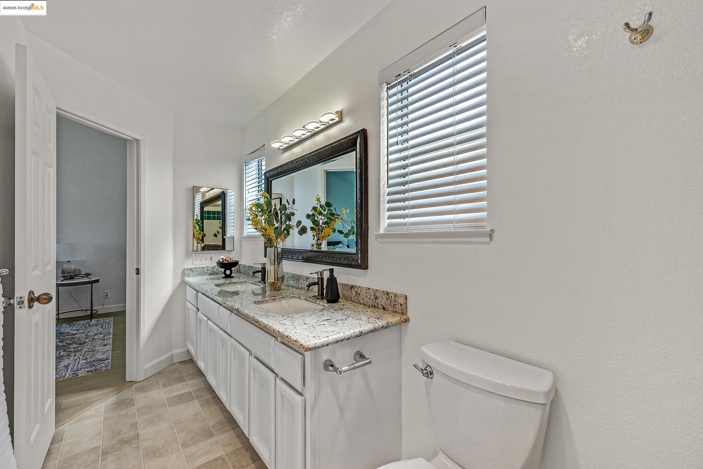 408 Commodore Dr