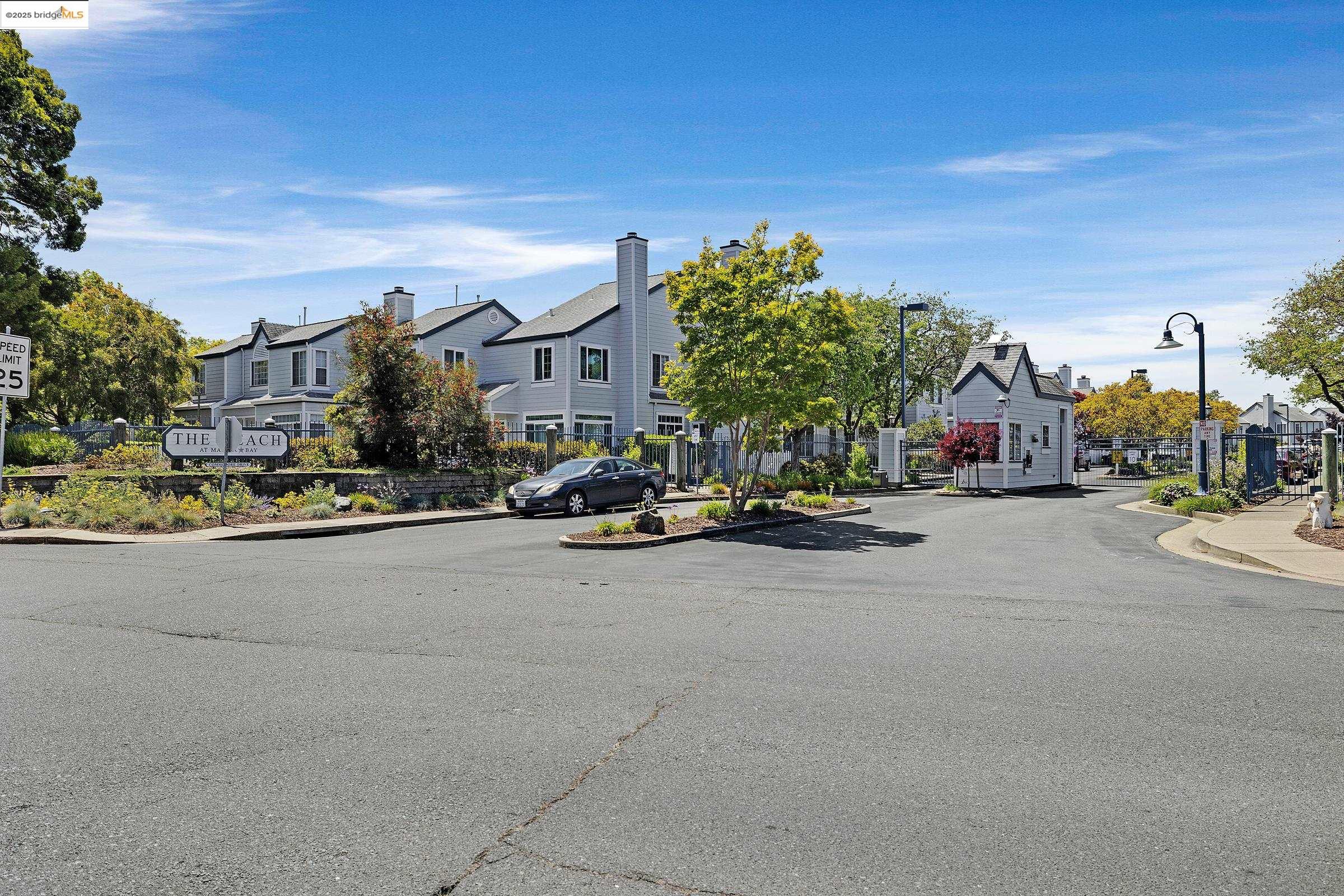 408 Commodore Dr