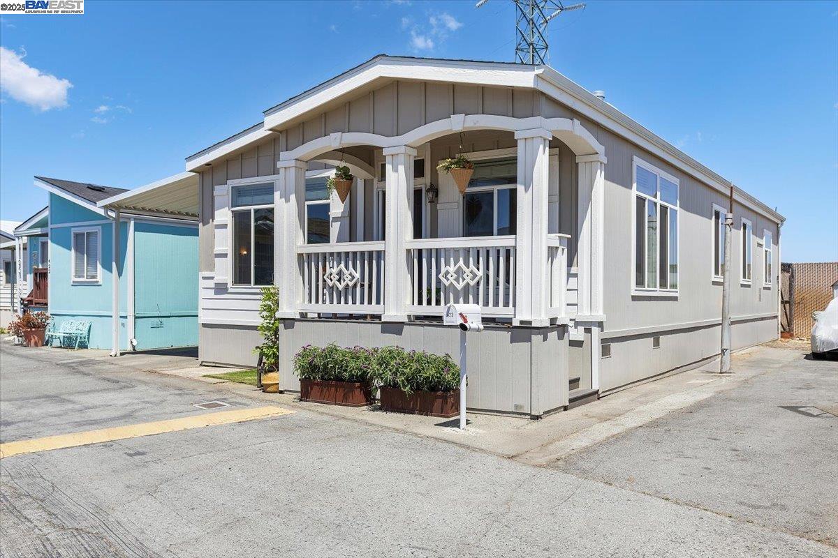 Detail Gallery Image 2 of 45 For 3015 E Bayshore Road #423 #423,  Redwood City,  CA 94063 - 3 Beds | 2 Baths